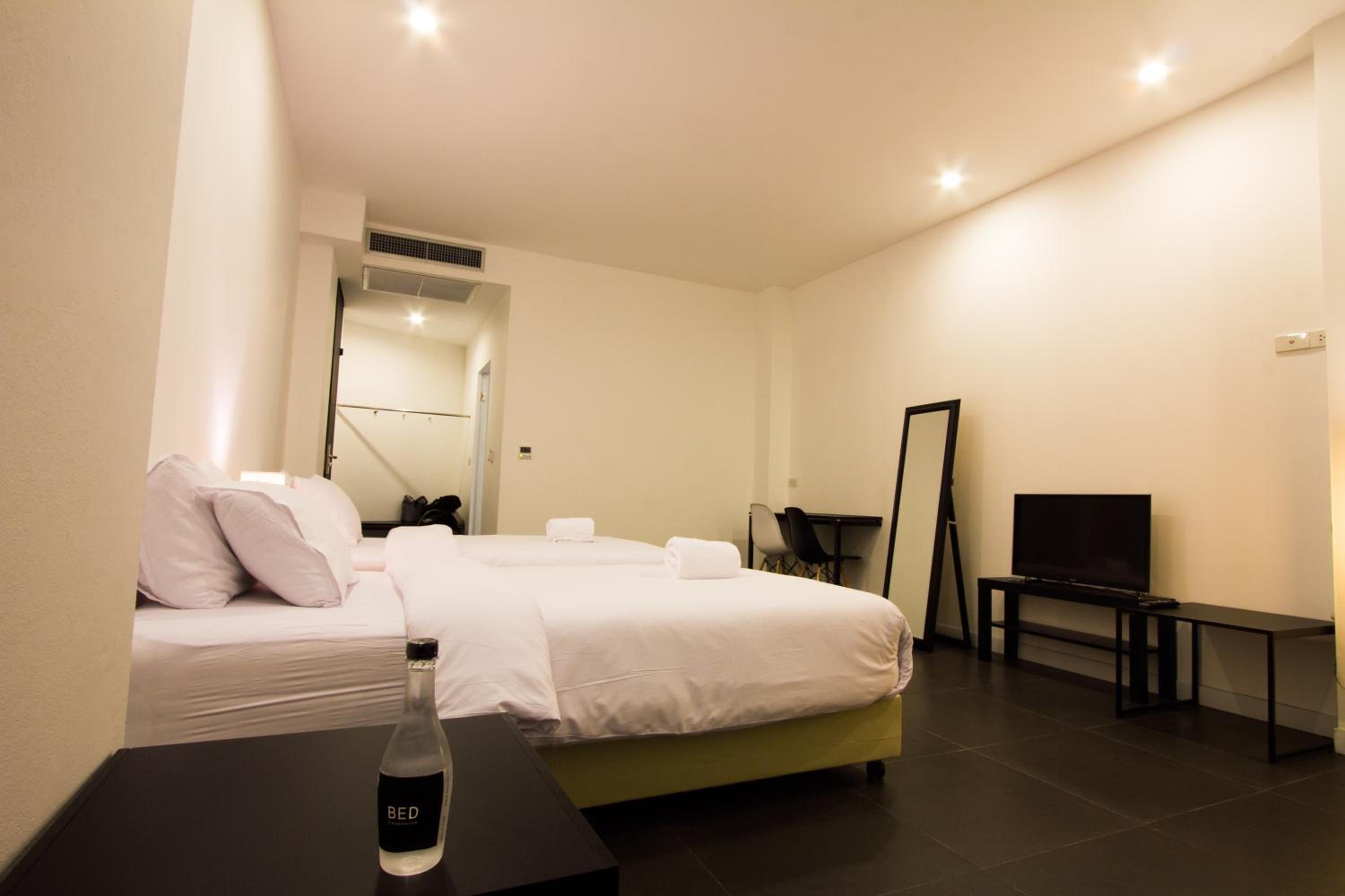 Standard Twin Room - Photo 7