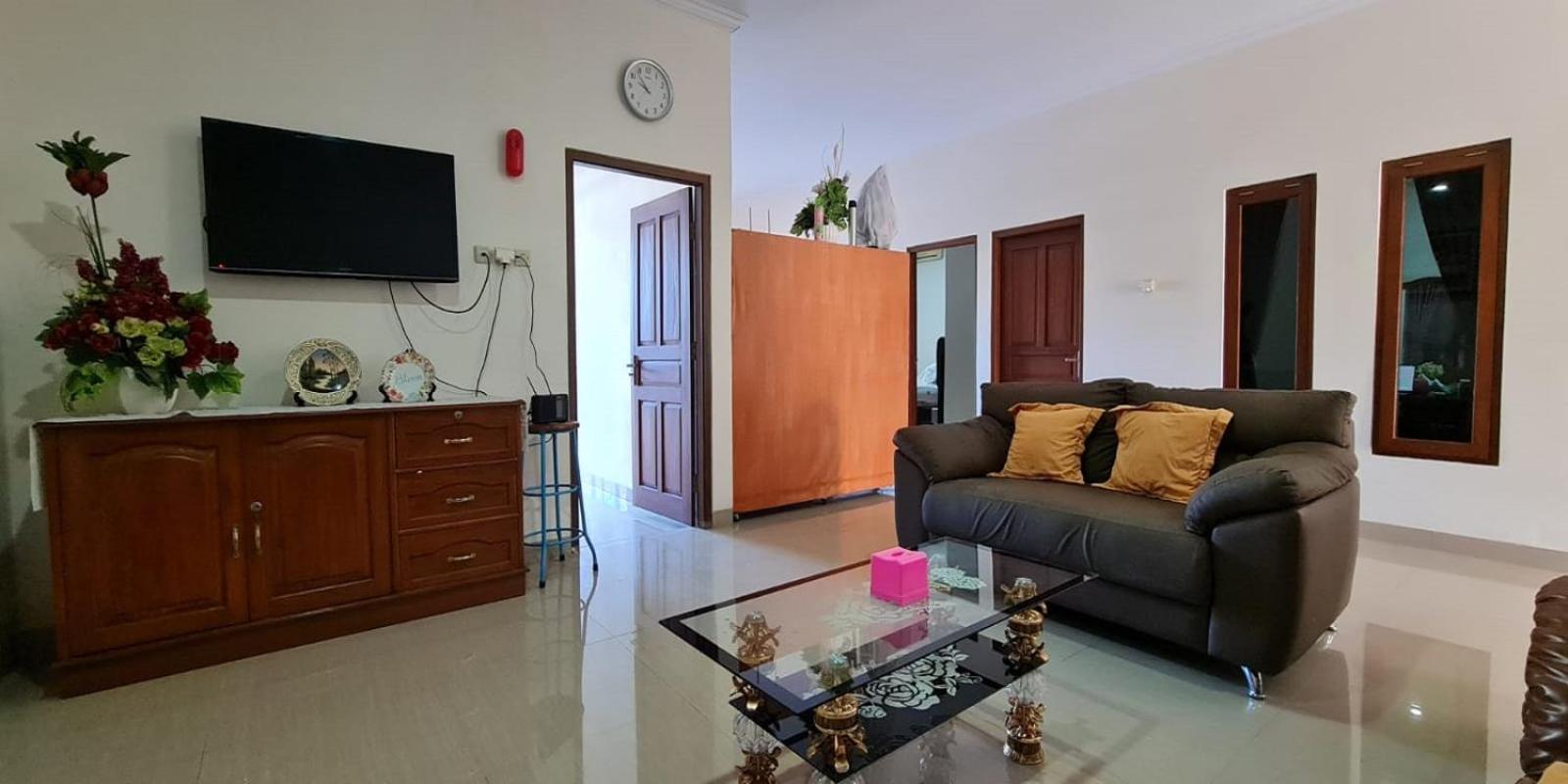 Three-Bedroom House photo 1