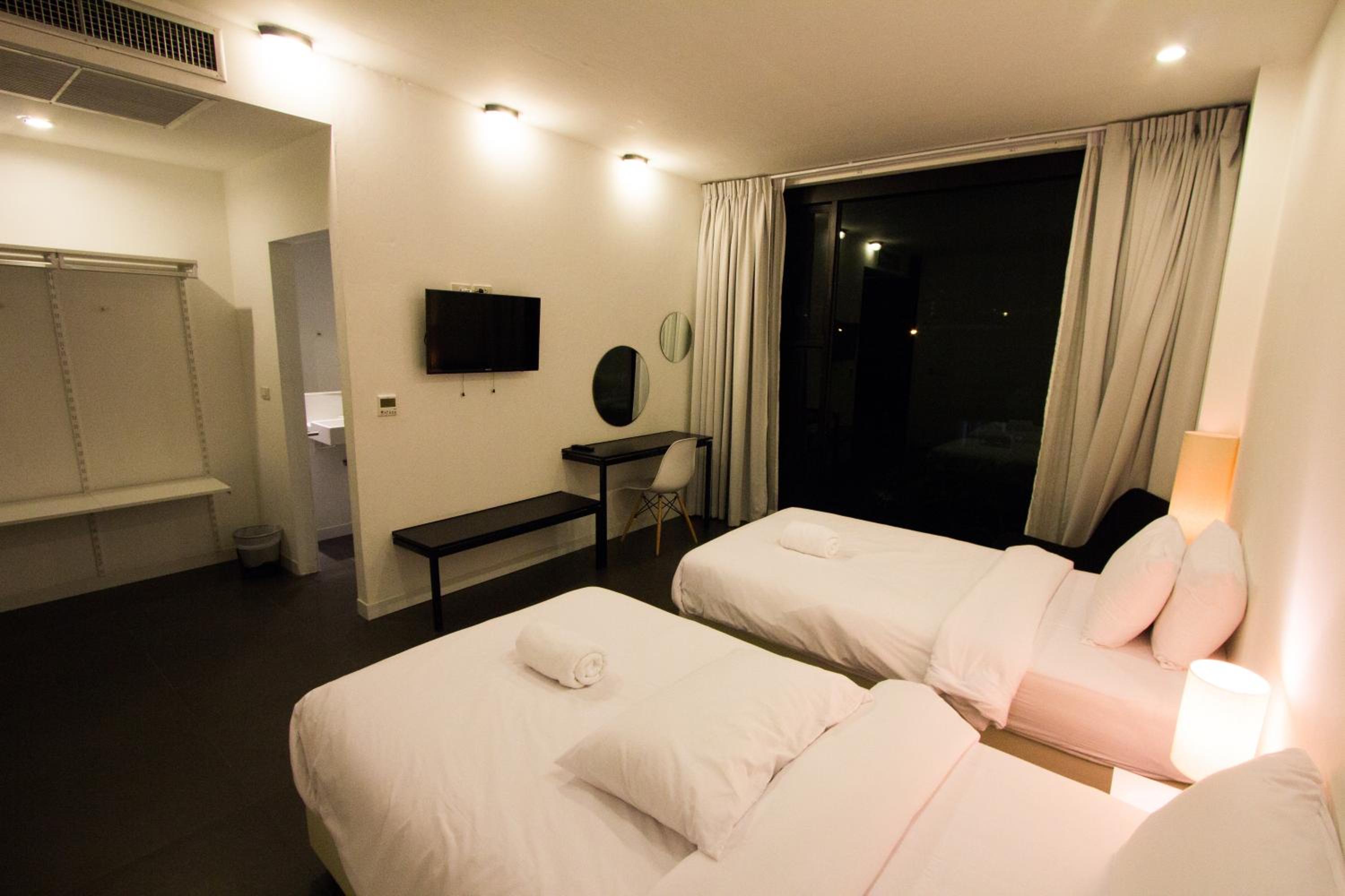 Standard Twin Room - Photo 15