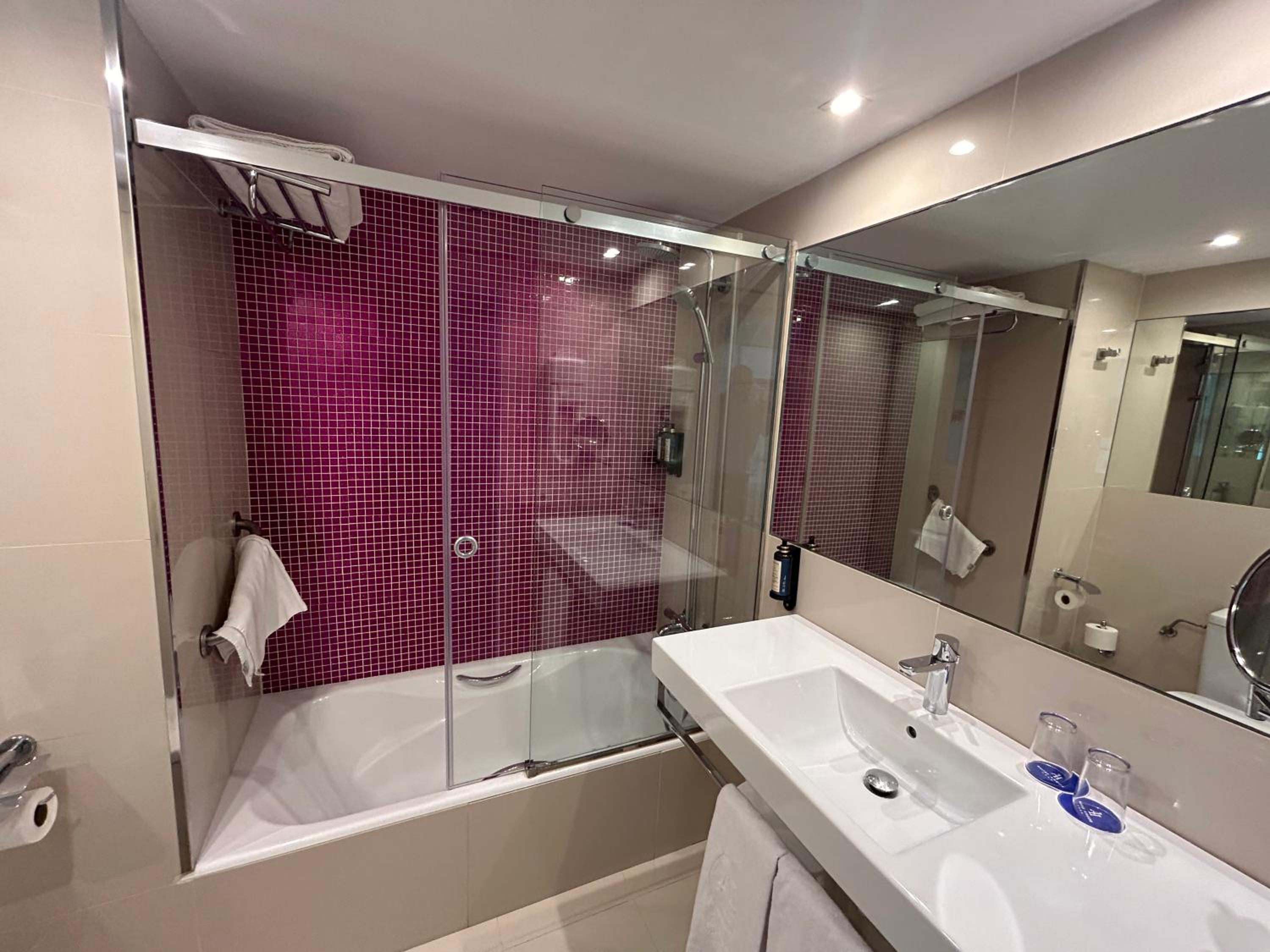 Double or Twin Room with Street View - Photo 5