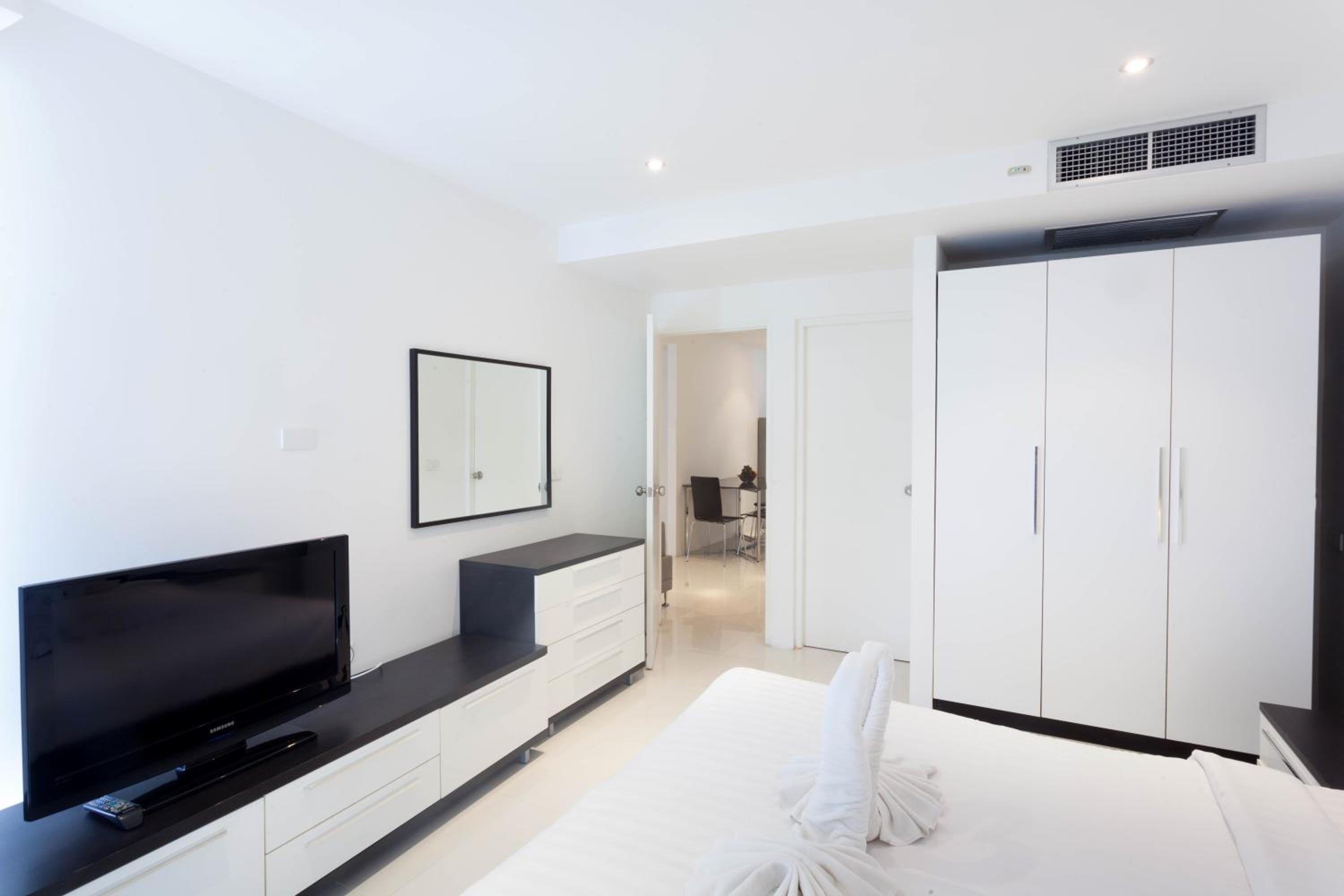 One-Bedroom Apartment - Photo 9