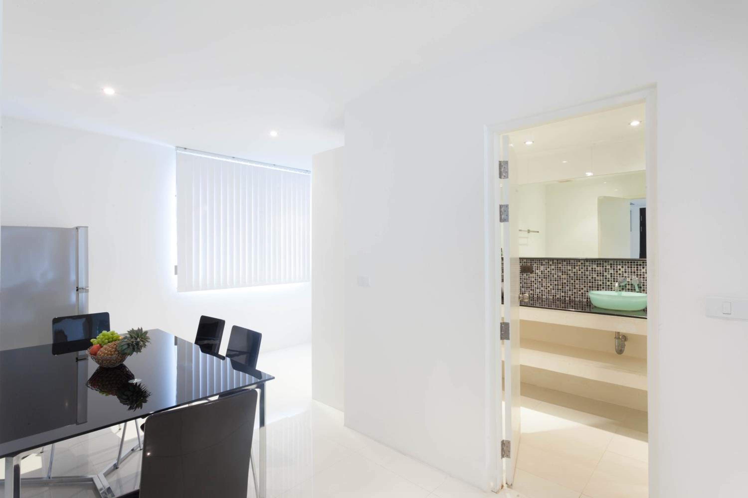 One-Bedroom Apartment - Photo 8
