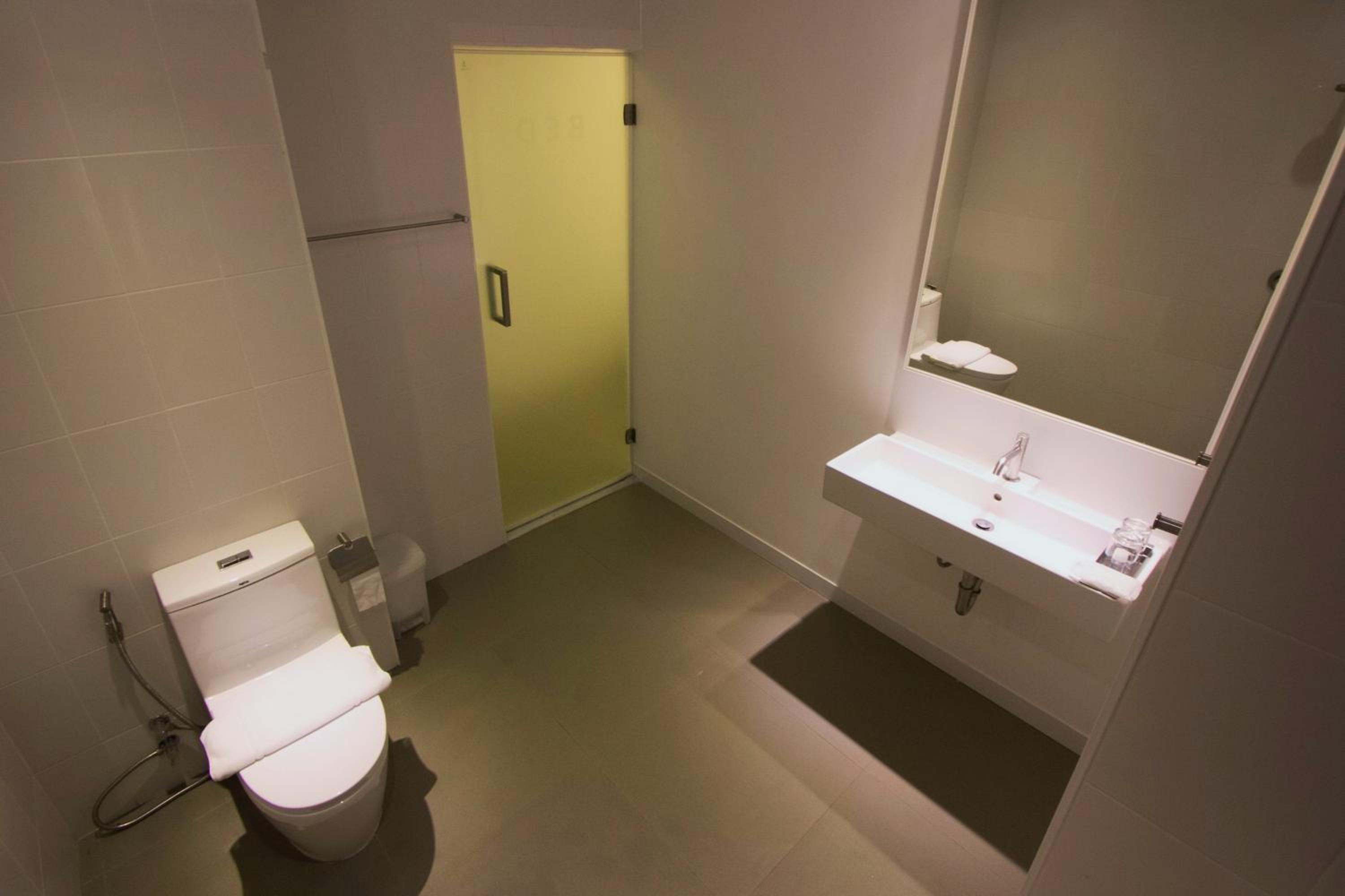 Standard Double Room - Photo 11