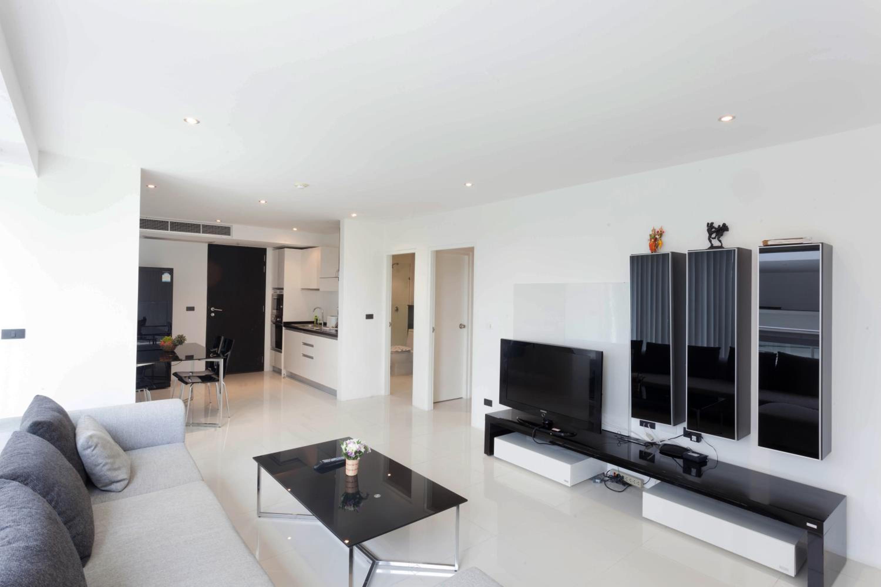 One-Bedroom Apartment - Photo 3