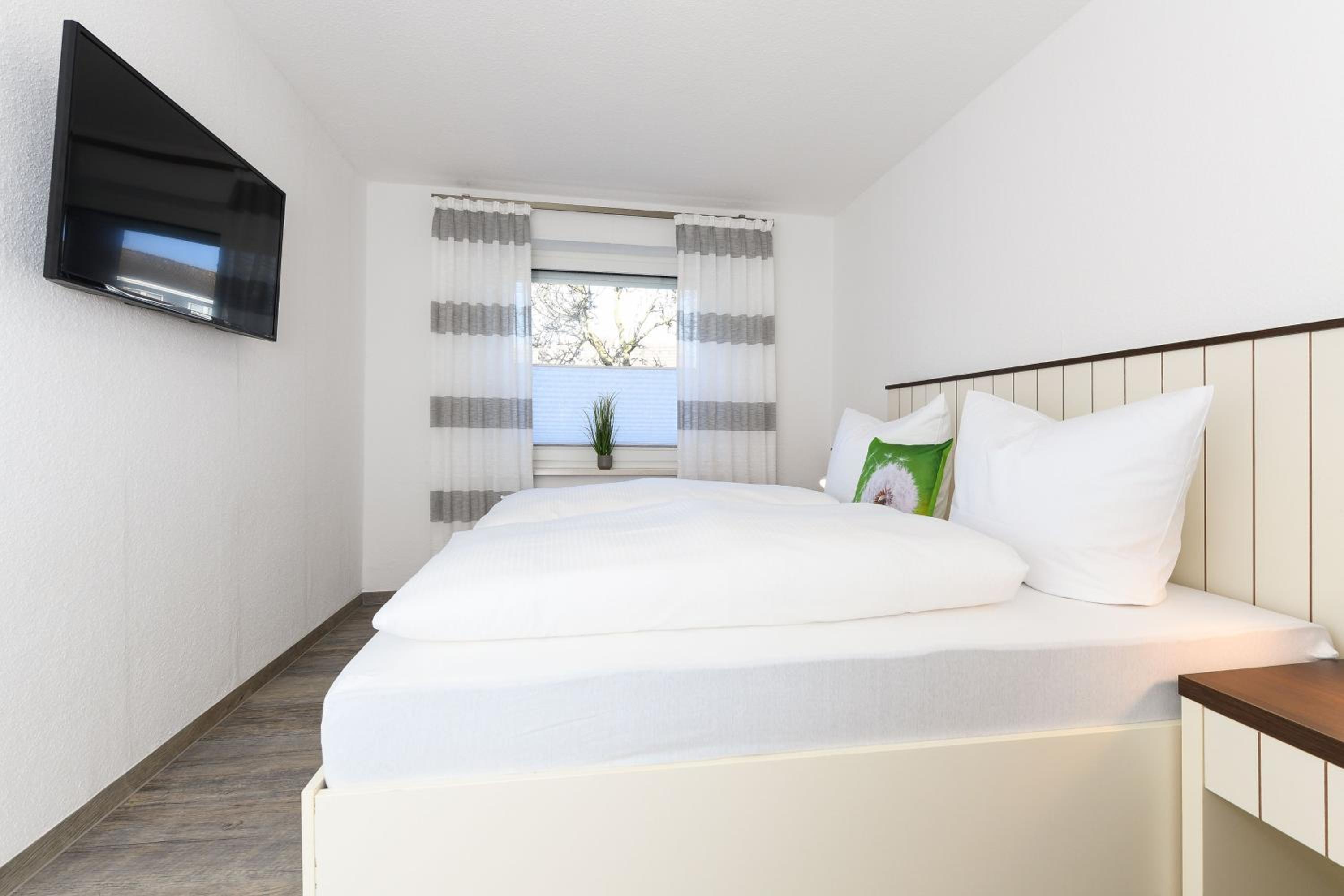 Two-Bedroom Apartment with Shower  photo 3