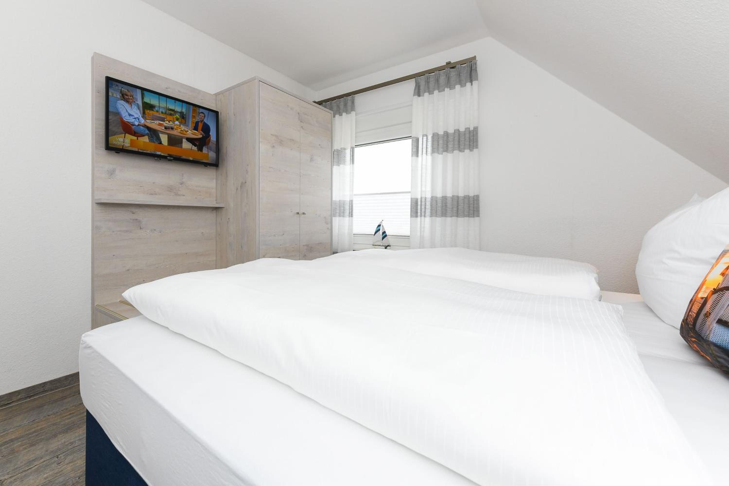 One-Bedroom Apartment with Shower photo 3