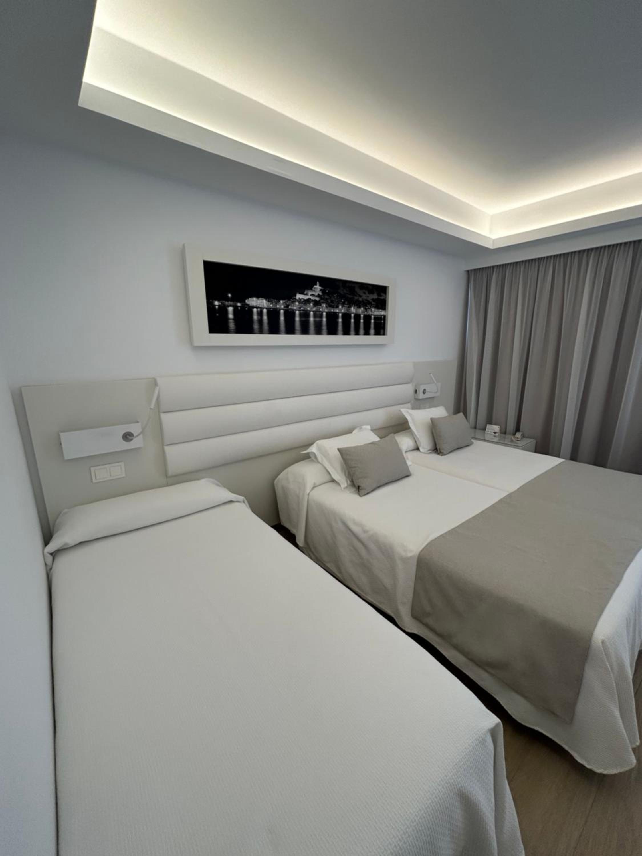 Double Room with Street View - Extra Bed - Photo 2
