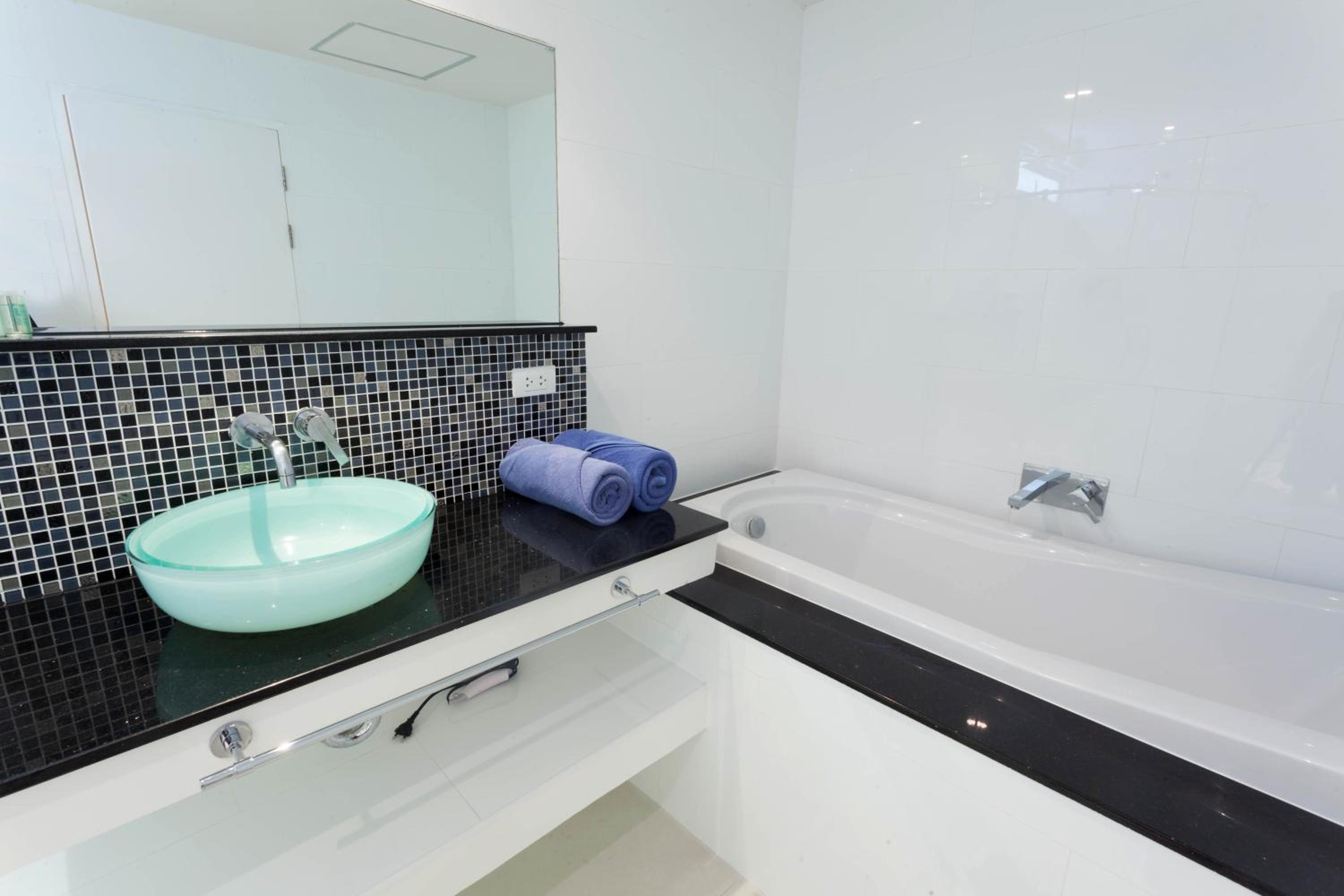 Two-Bedroom Apartment - Photo 3
