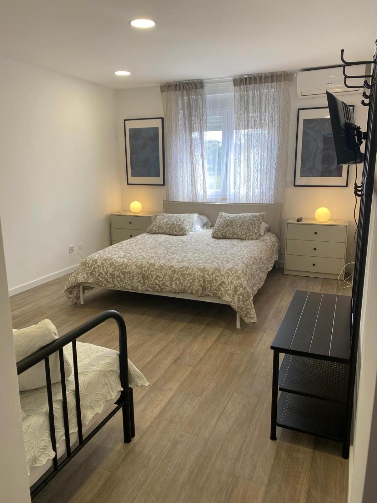 Family Room with Bathroom photo 1