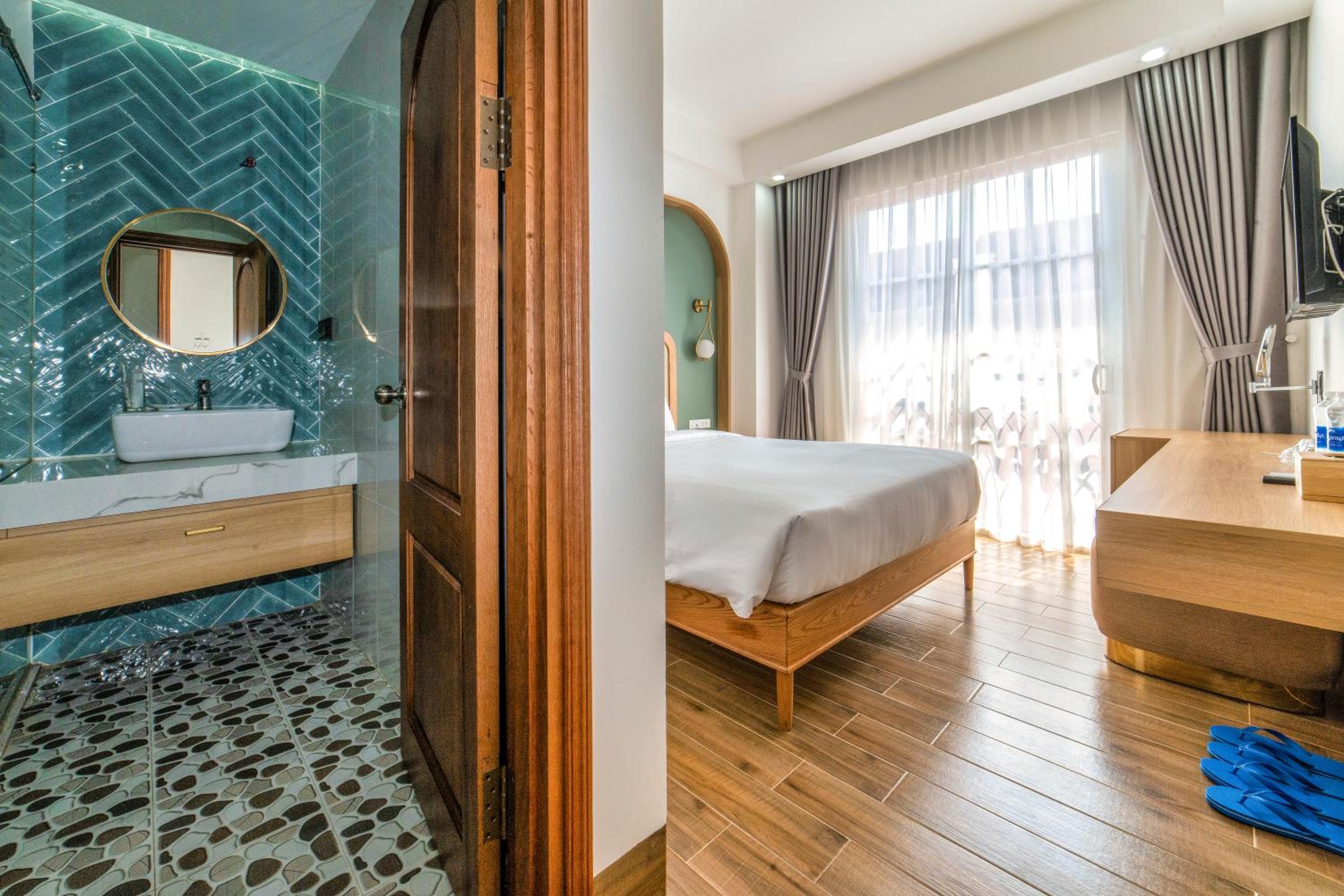 Double Room with Balcony - Photo 6