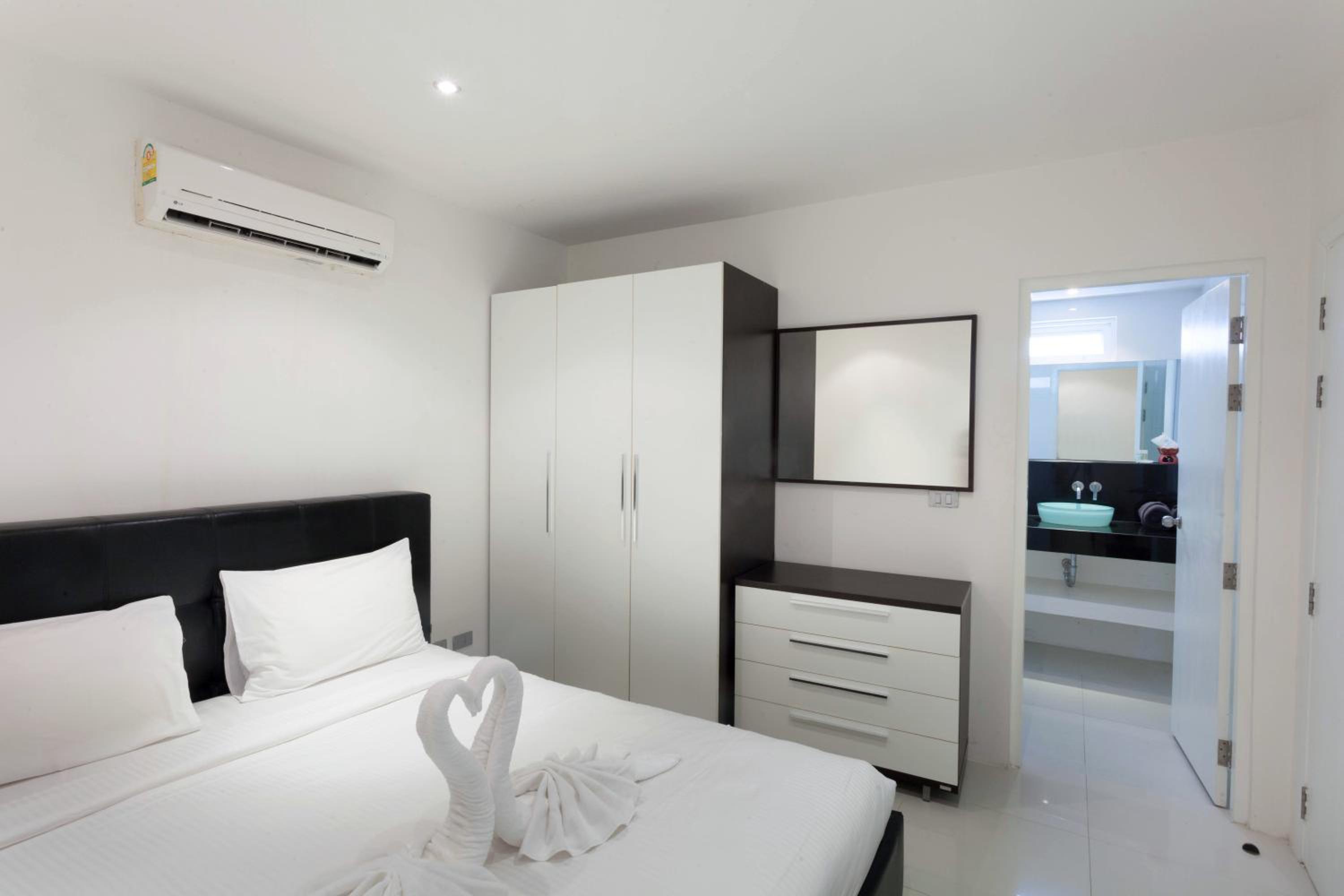 Two-Bedroom Apartment - Photo 6