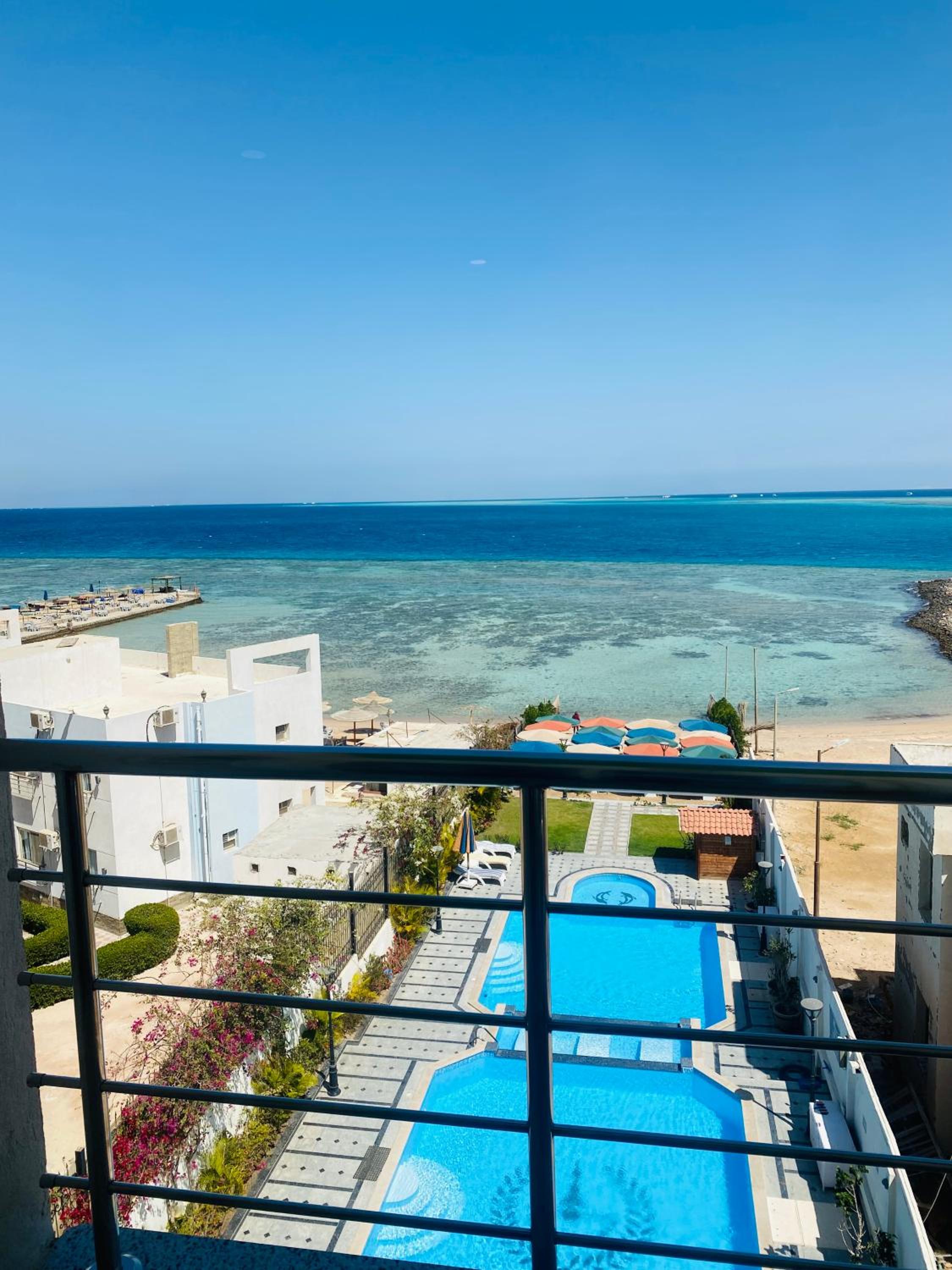 Double Room with Sea View - Photo 3