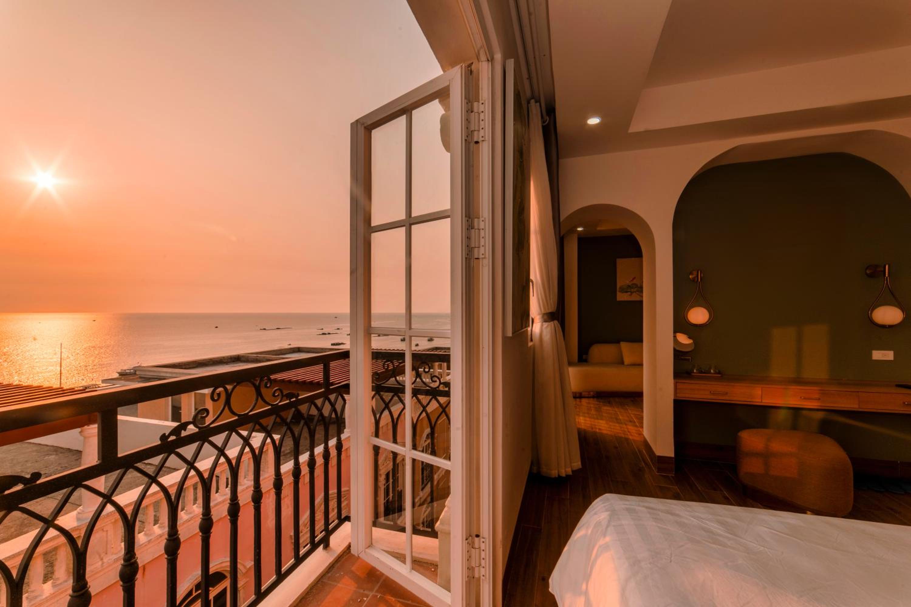 Family Room with Sea View - Photo 10