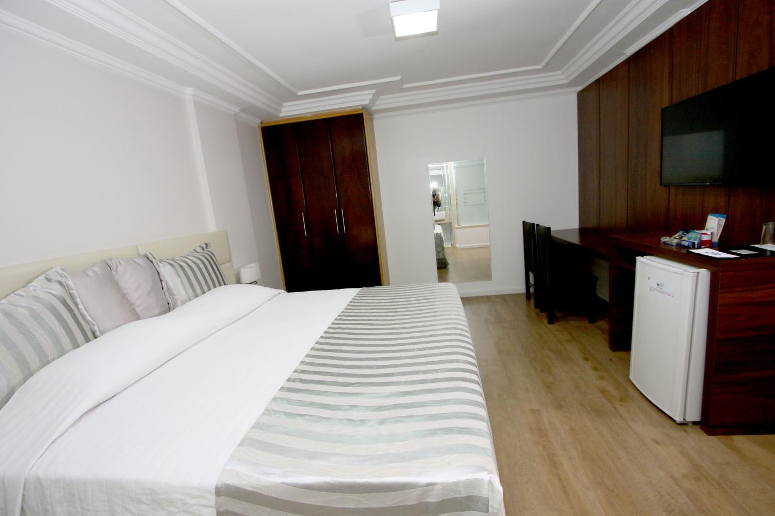 Deluxe Suite with Spa Bath