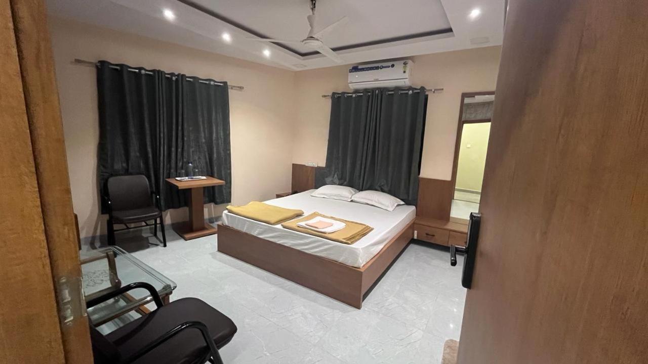Deluxe King Room photo 3