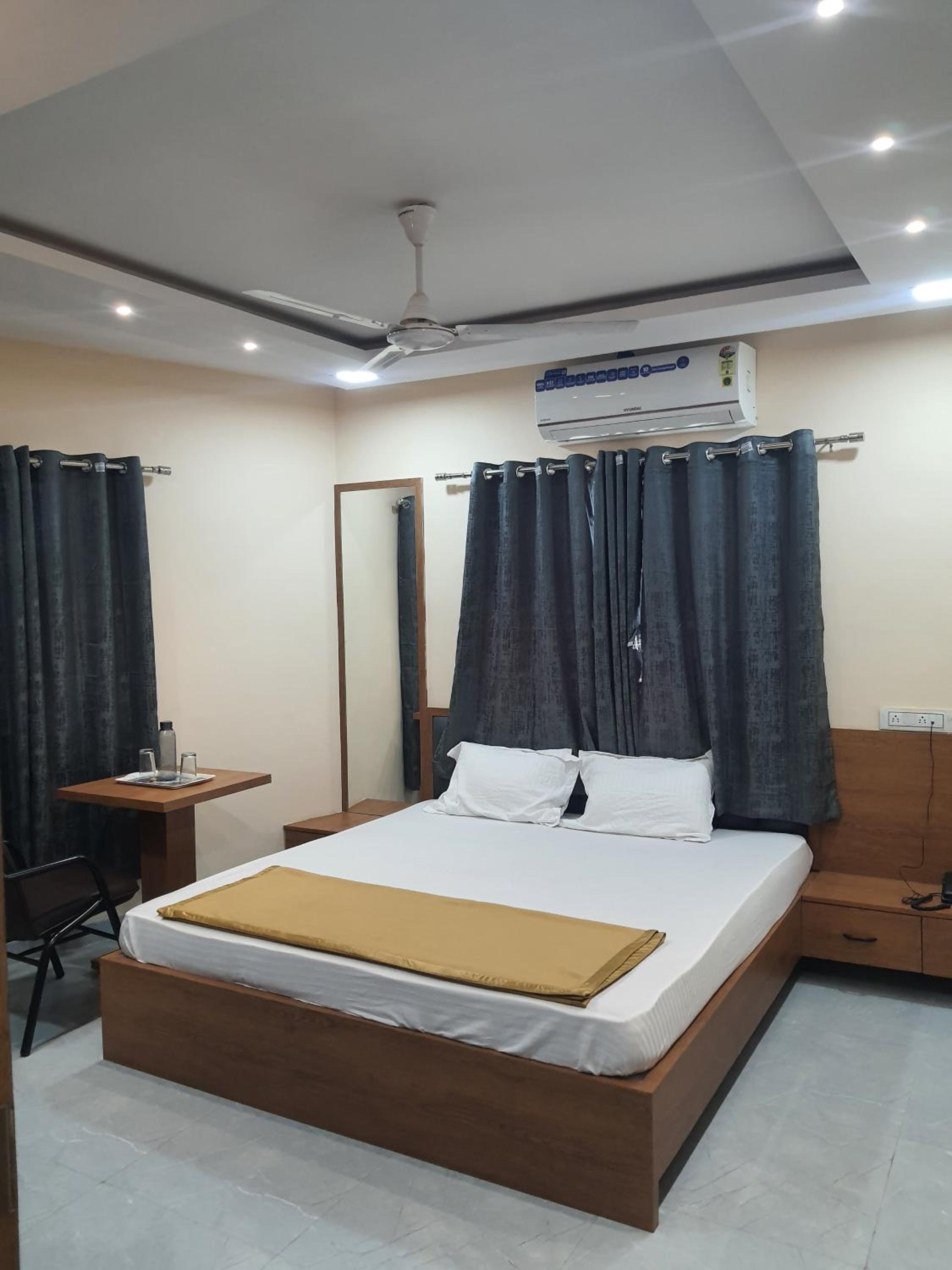 Deluxe King Room photo 2