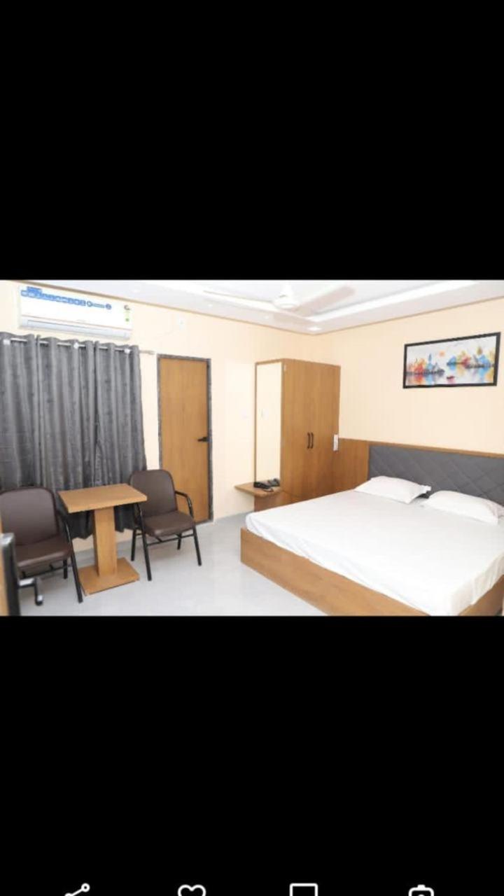 Deluxe King Room photo 1