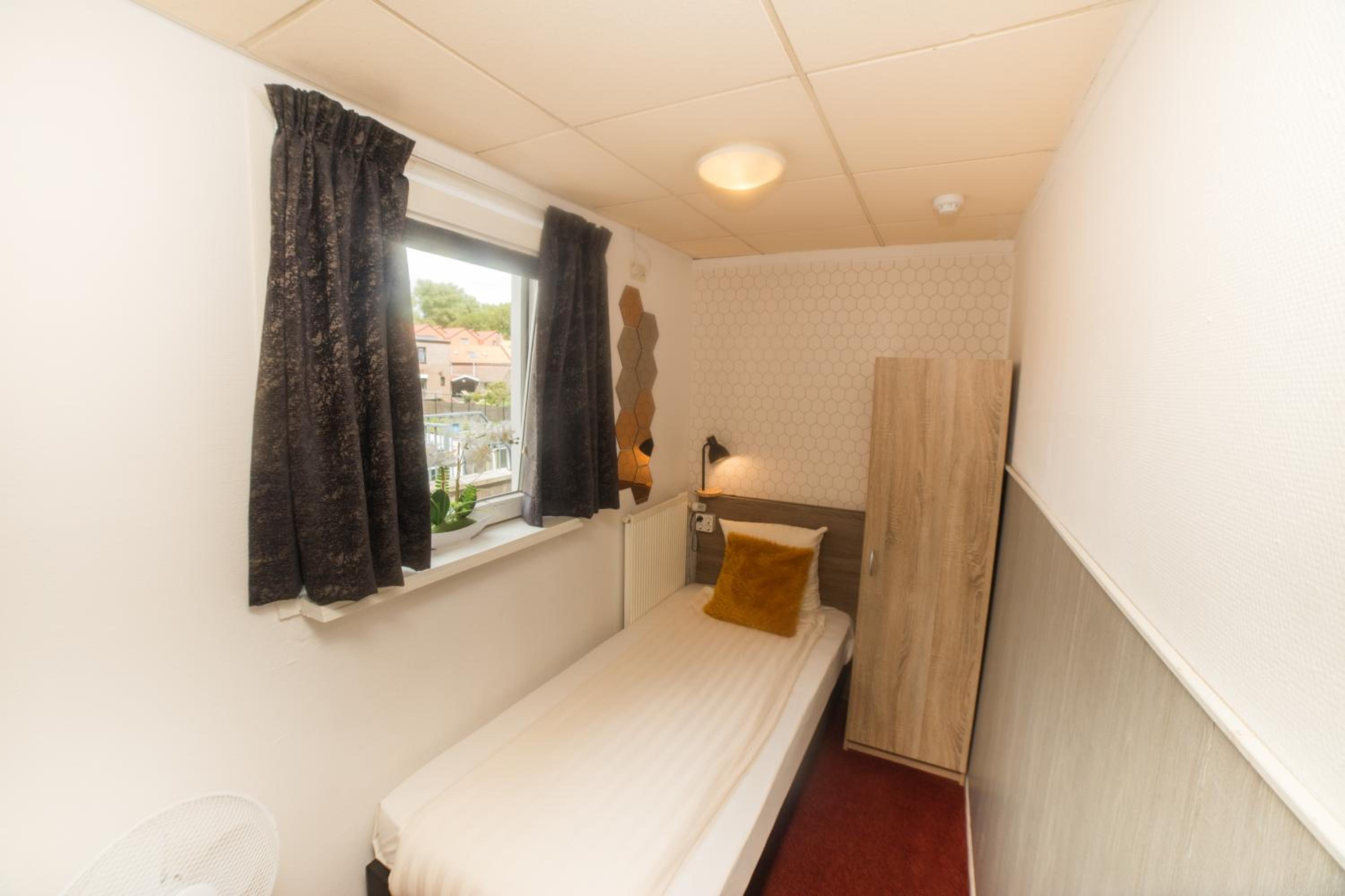 Standard Single Room with Shower photo 3