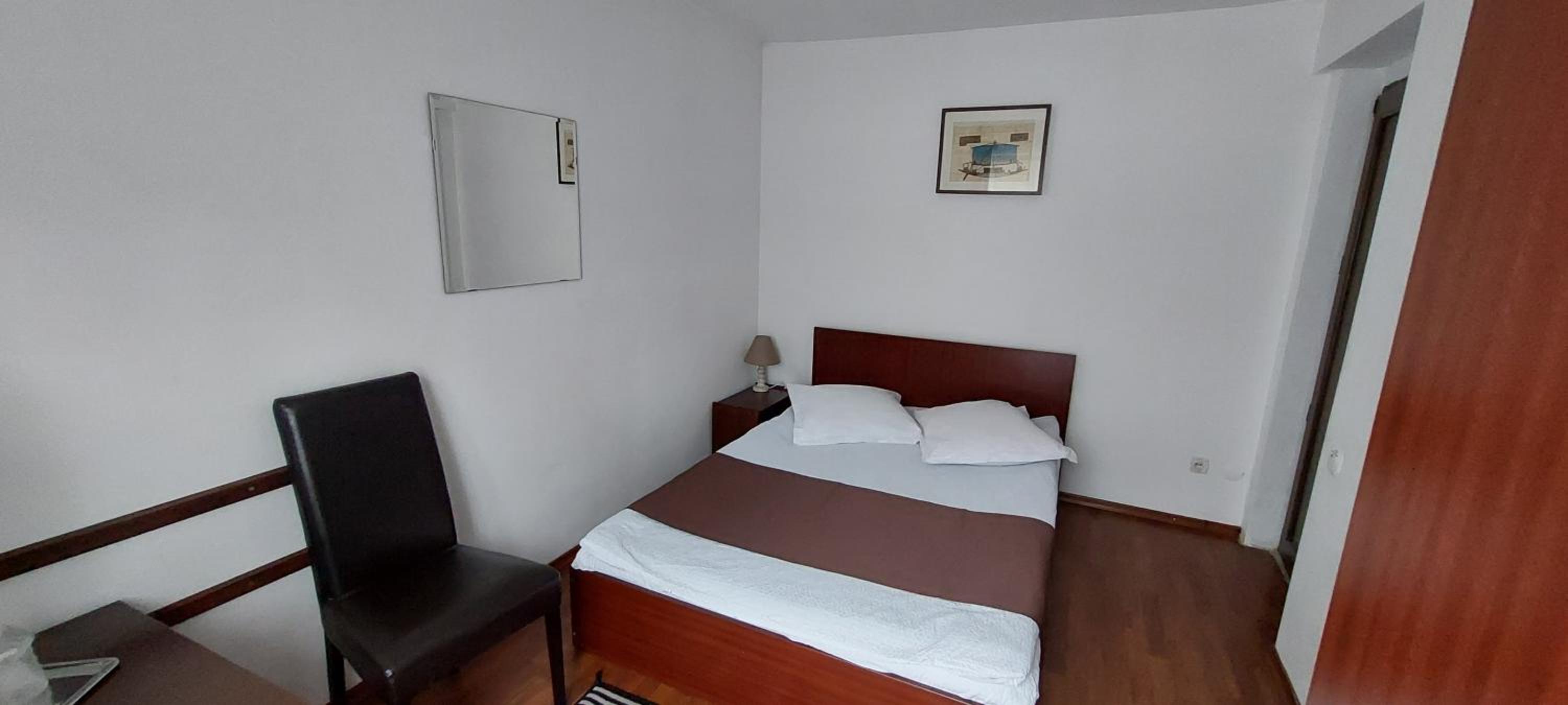Double Room - Photo 6