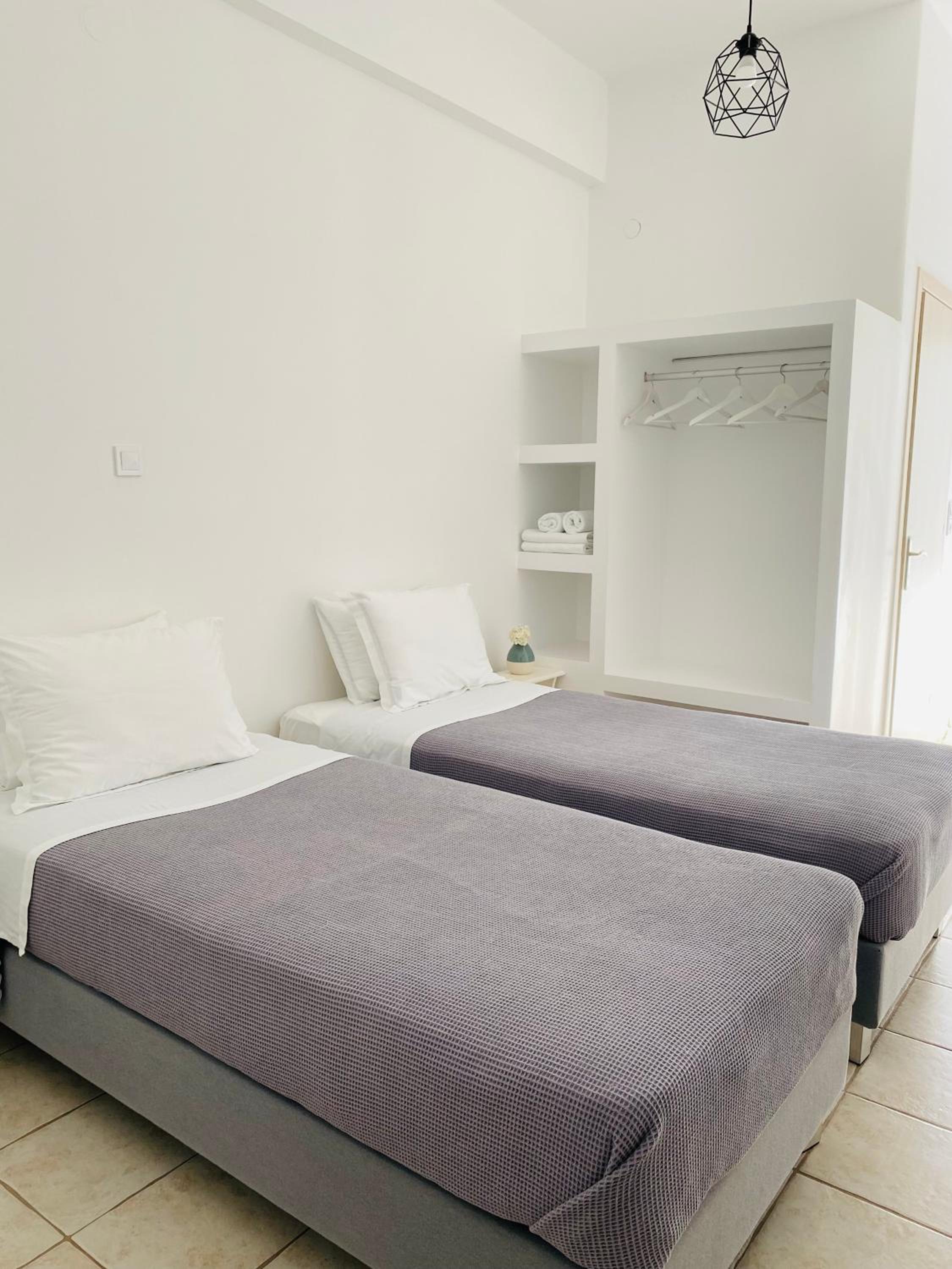 Double Room with Side Sea View - Photo 8