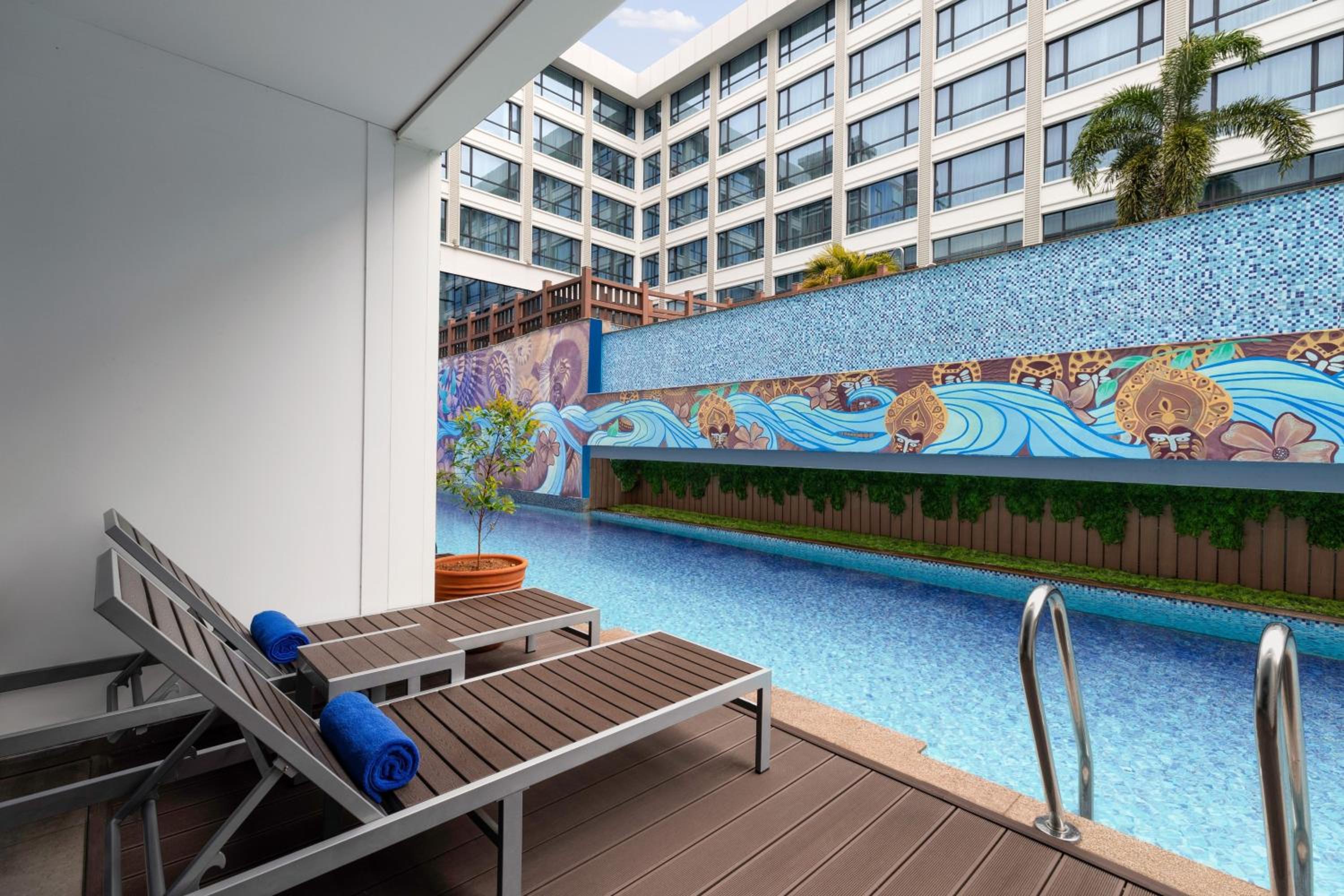 Premiere Deluxe Lap Pool King Room with Pool View - Photo 2