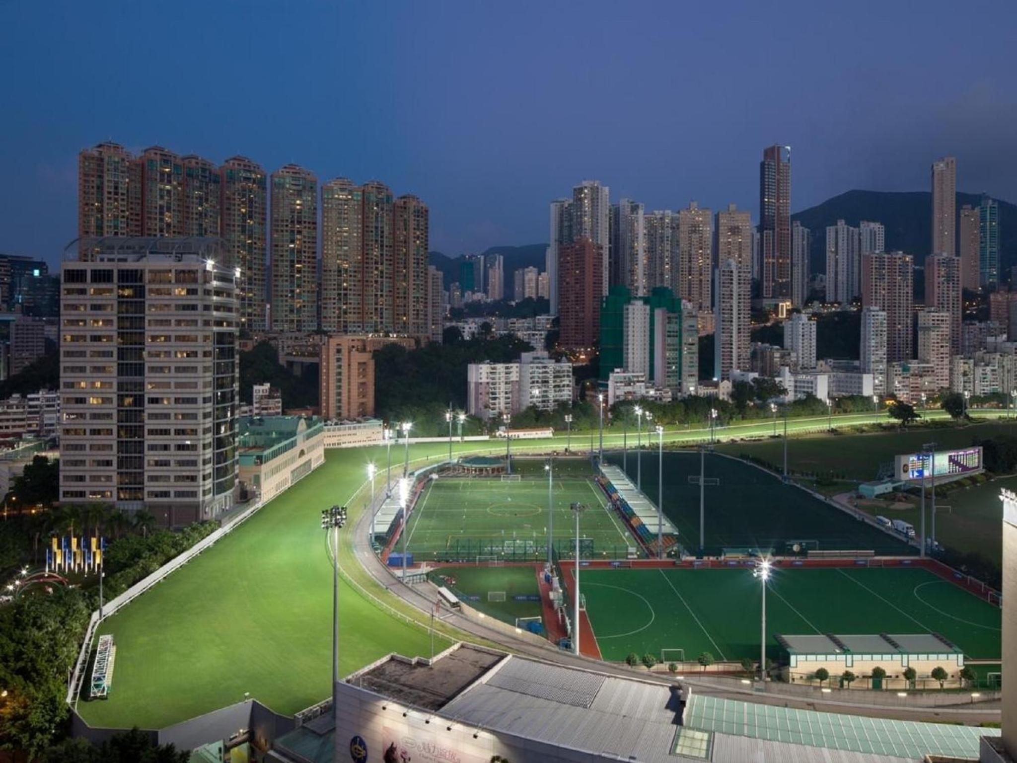 Executive Queen or Twin Suite with Race Course View