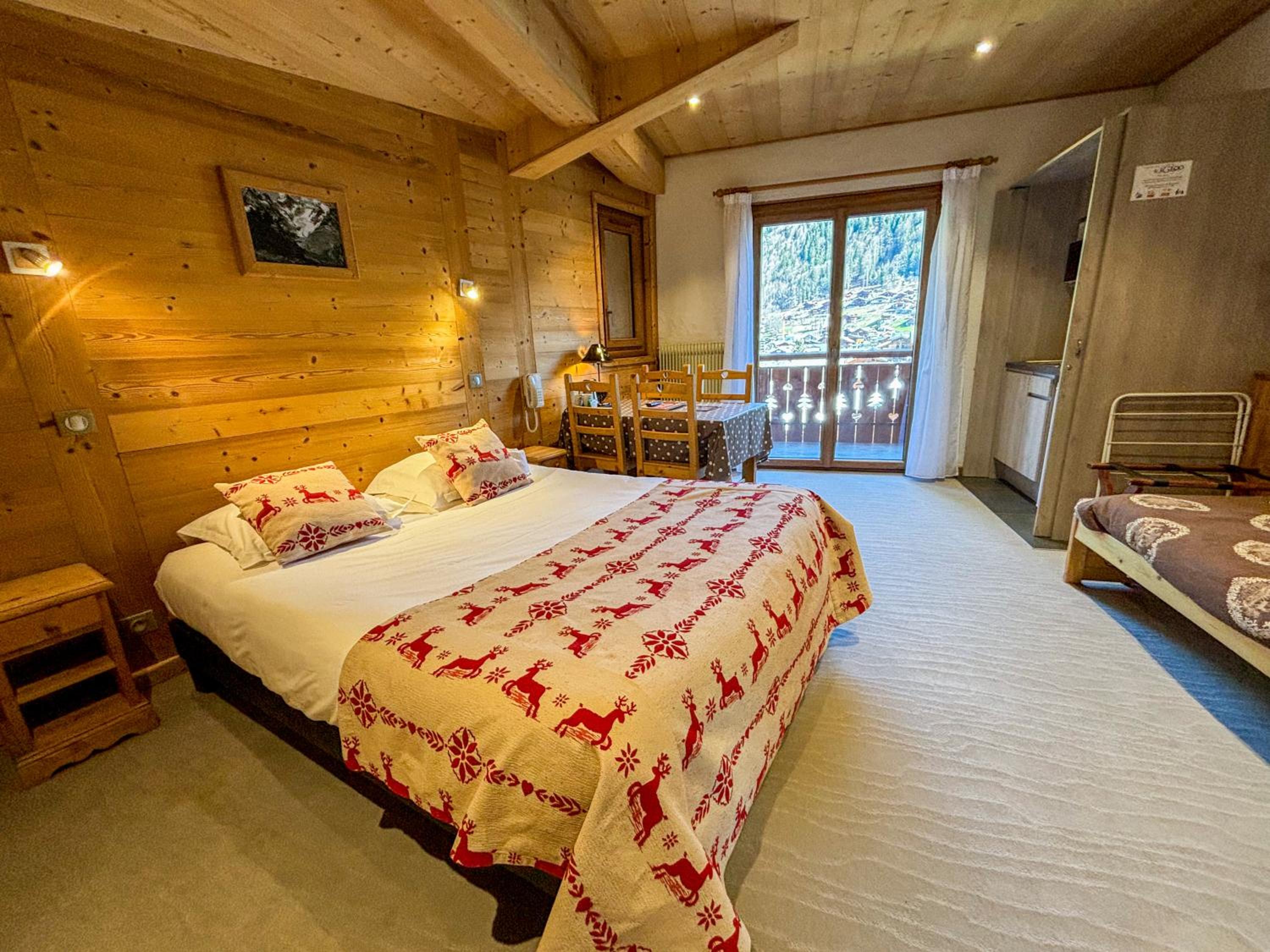 Studio (2 Adults)