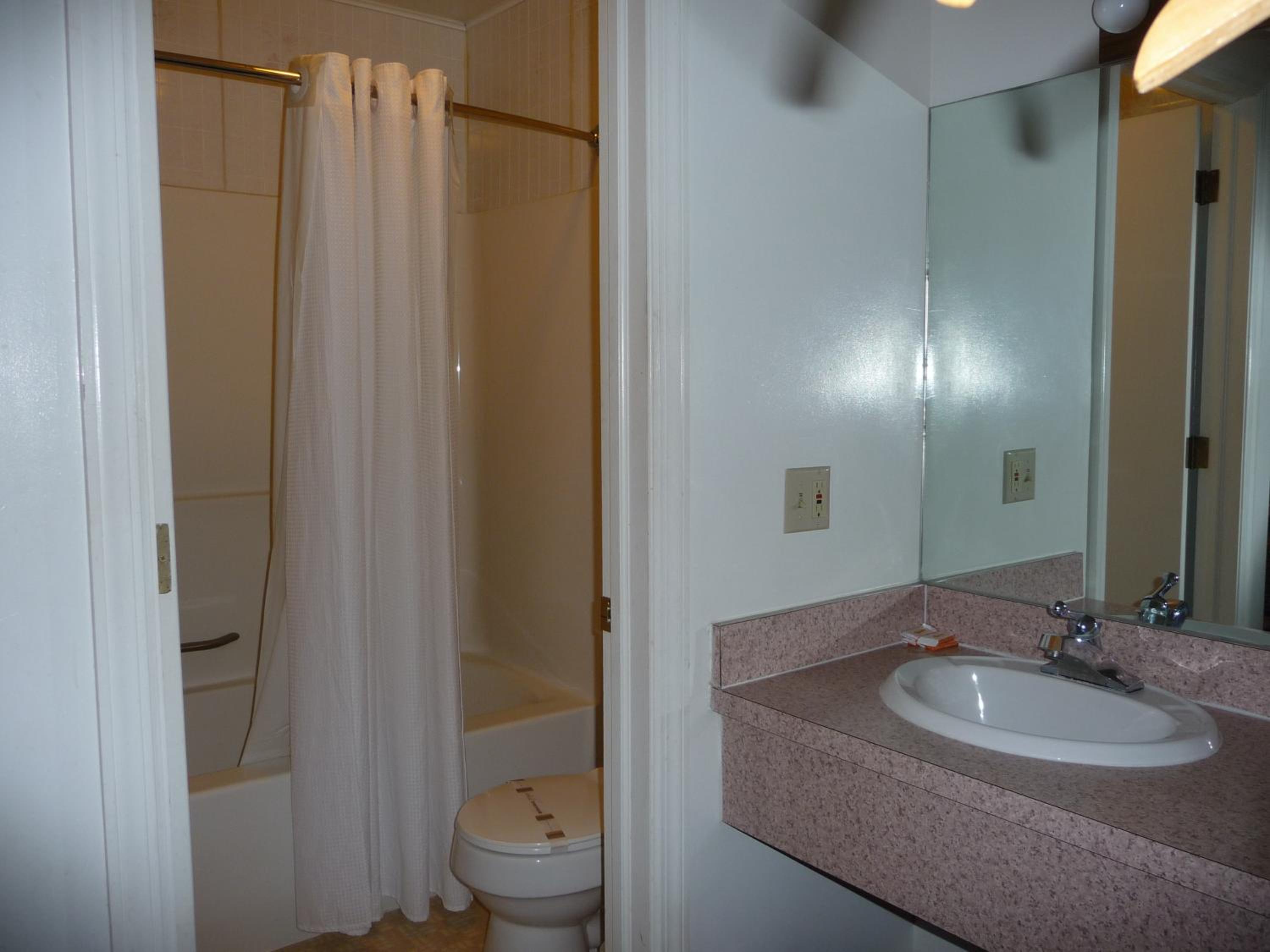 Double Room with Two Double Beds - Photo 3