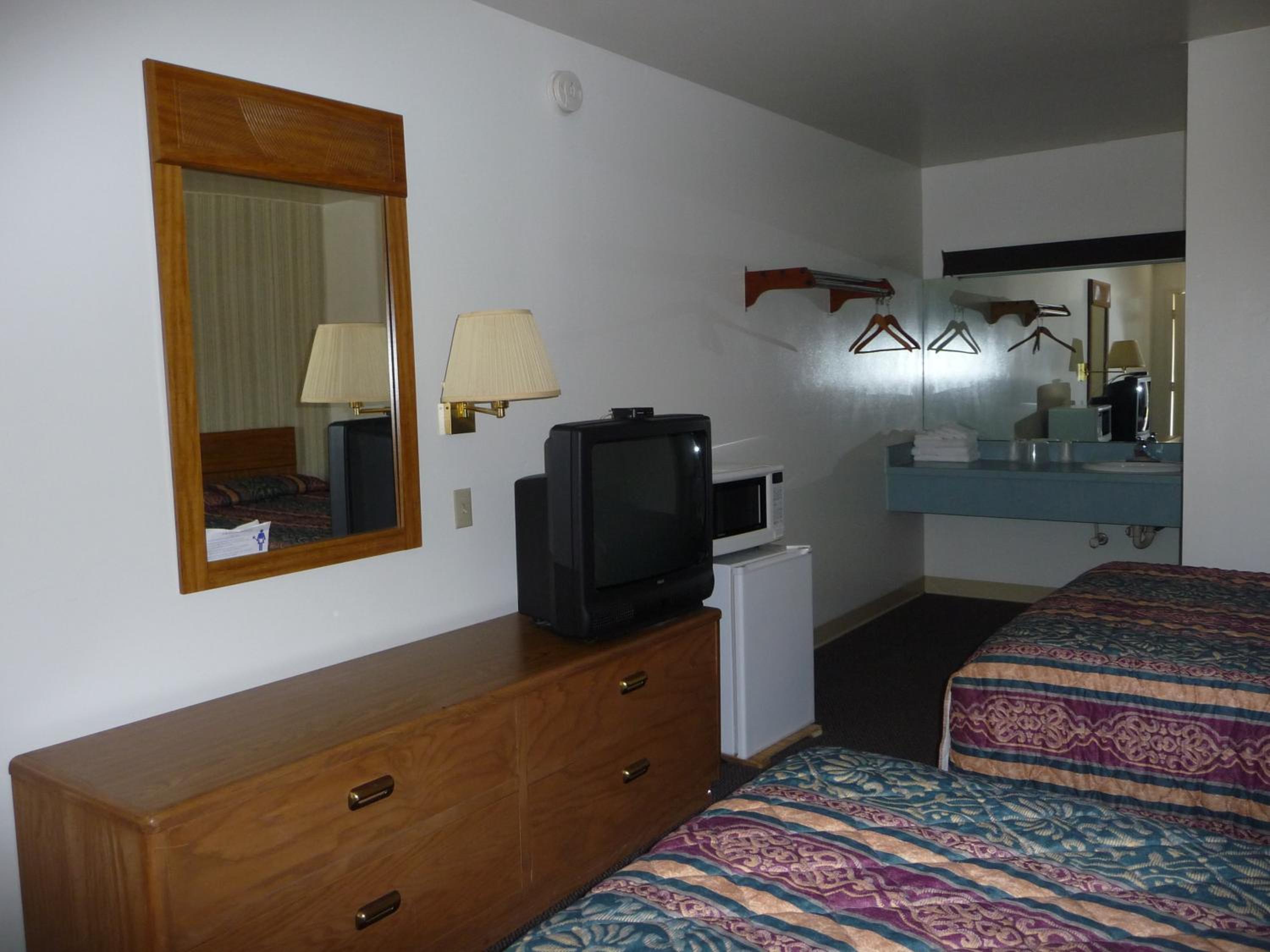 Double Room with Two Double Beds - Photo 4