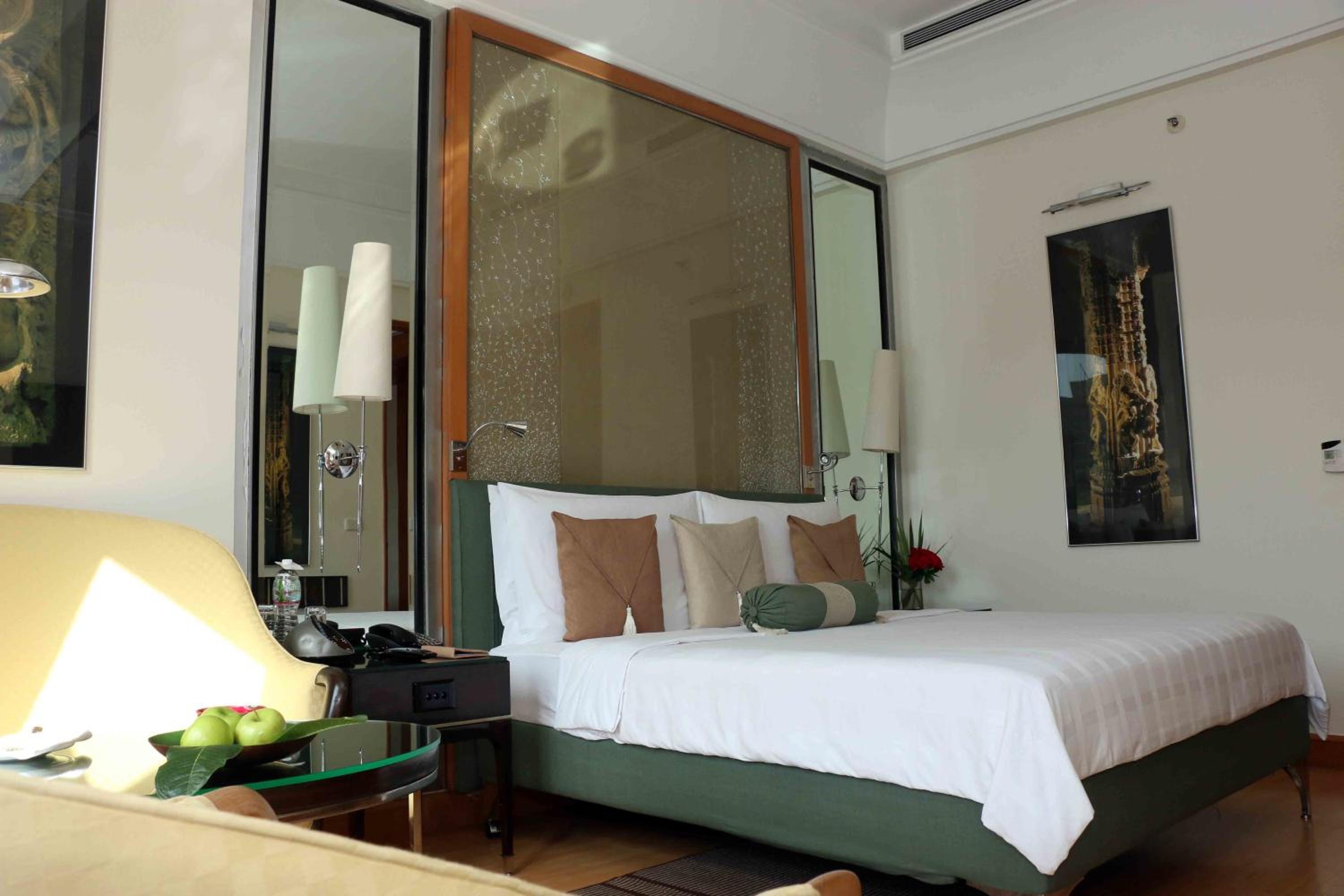 Executive Suite - Photo 4