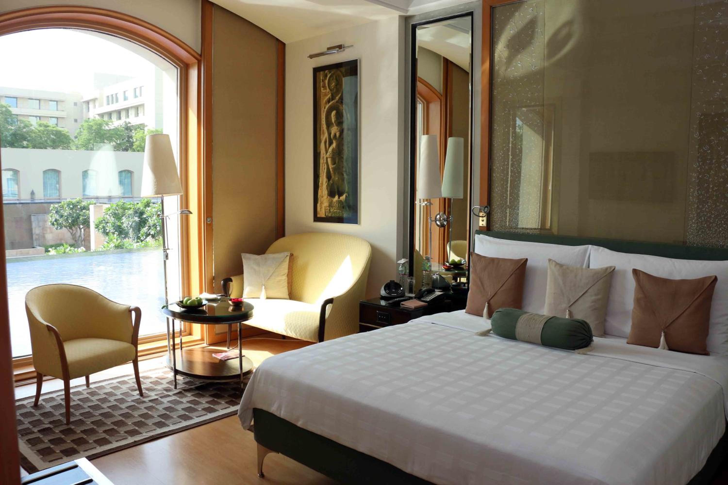 Executive Suite - Photo 1