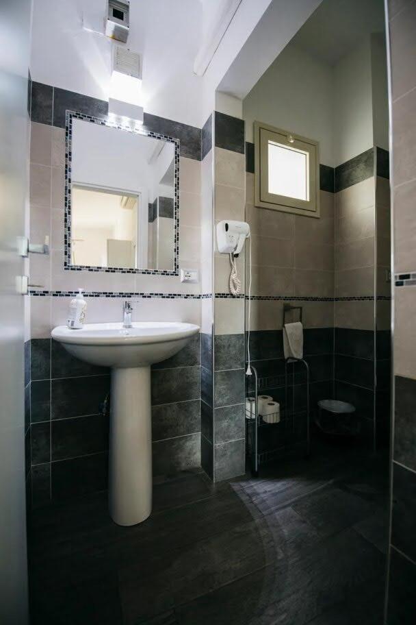 Triple Room with Private Bathroom photo 2
