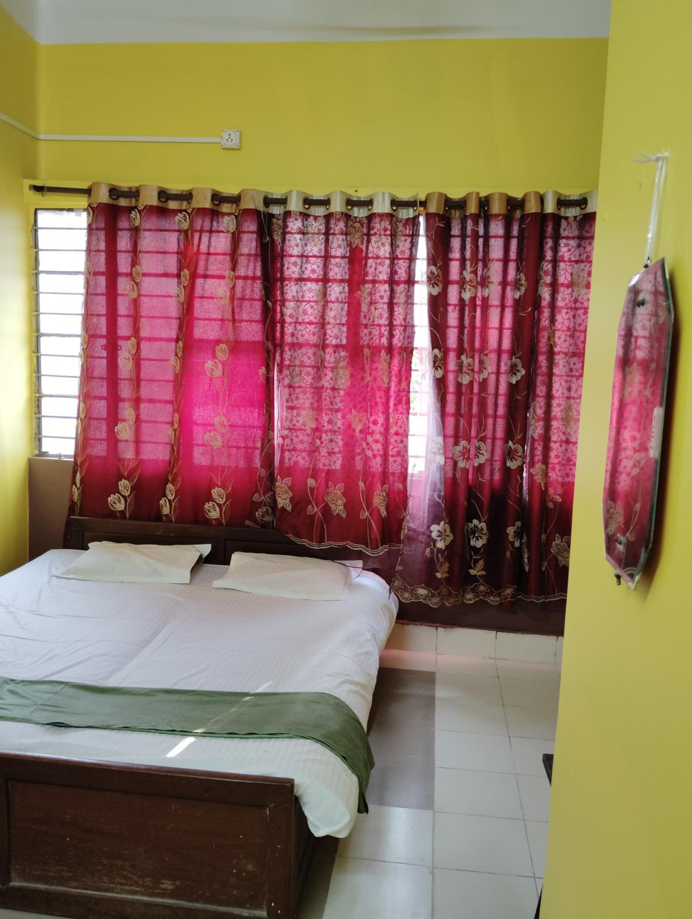 Deluxe Double Room (2 Adults + 1 Child)