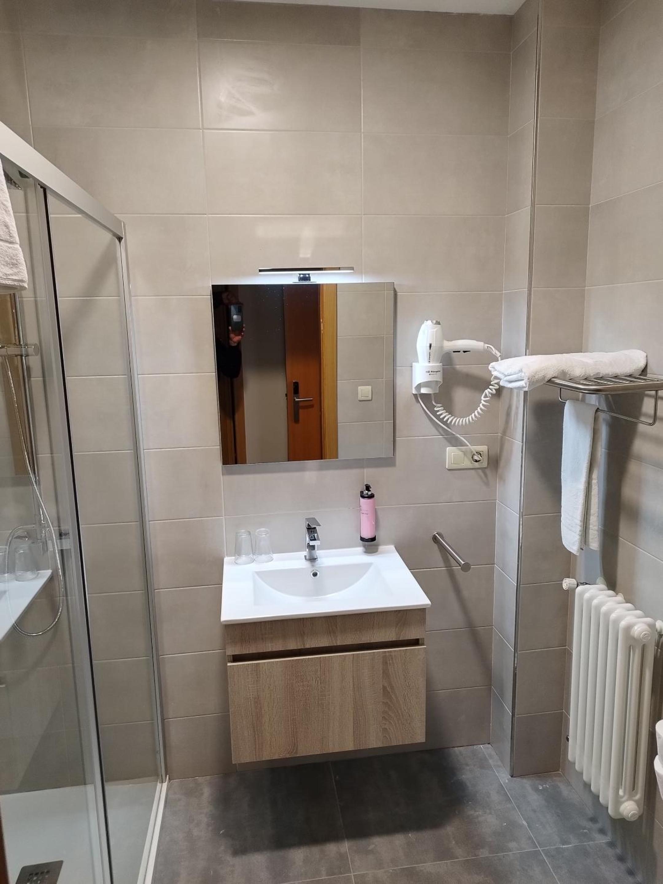 Triple Room with Private Bathroom - Photo 4