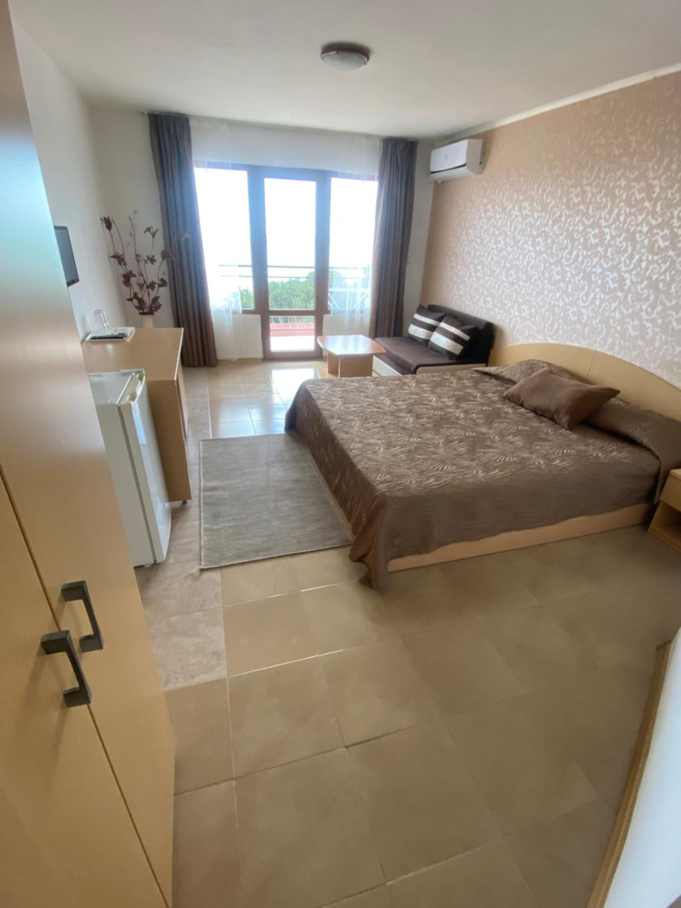 Large Double Room photo 1