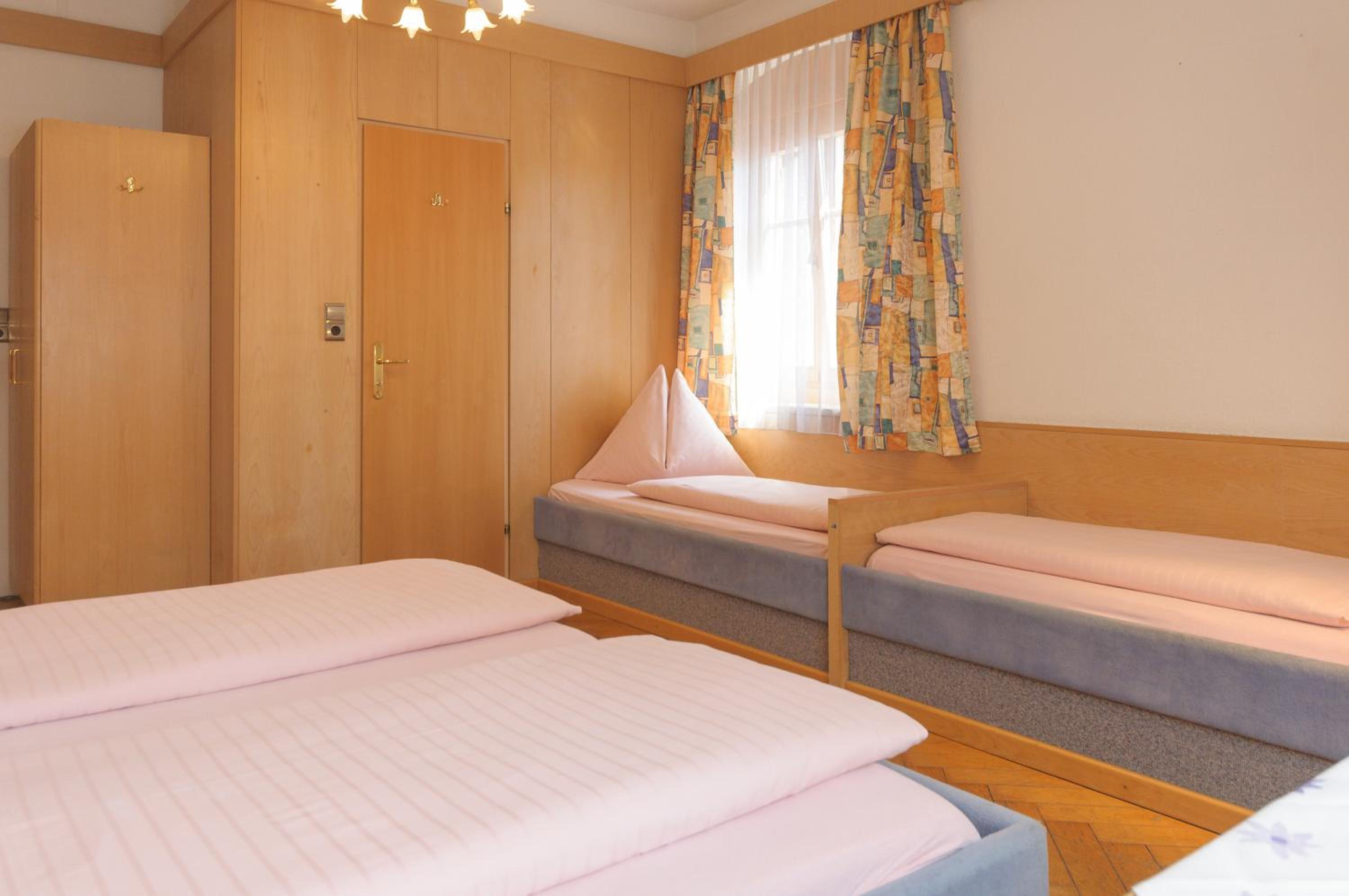 Quadruple Room - Photo 4
