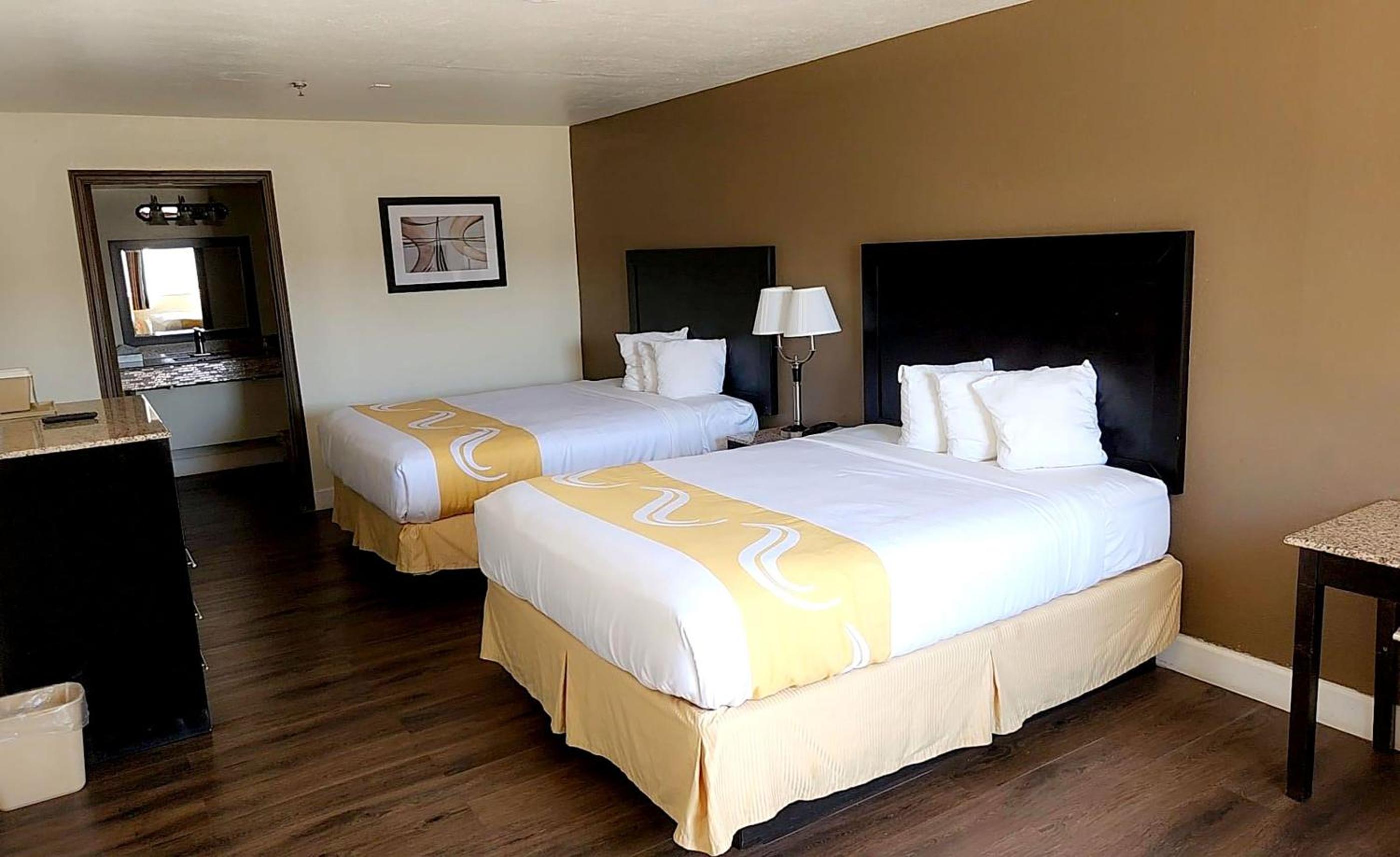 Double Room with Two Double Beds - Non-Smoking - Photo 3
