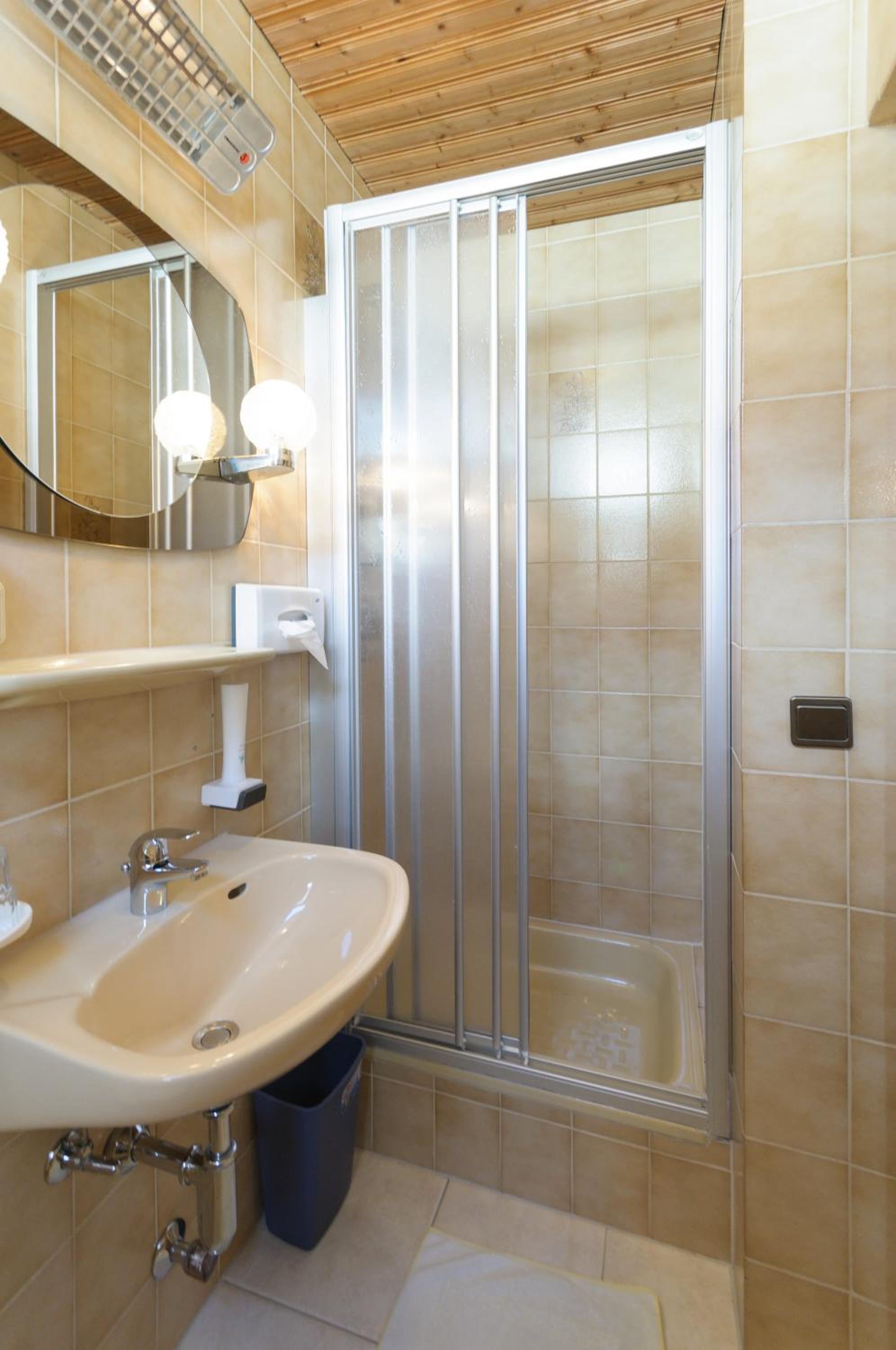 Quadruple Room - Photo 6