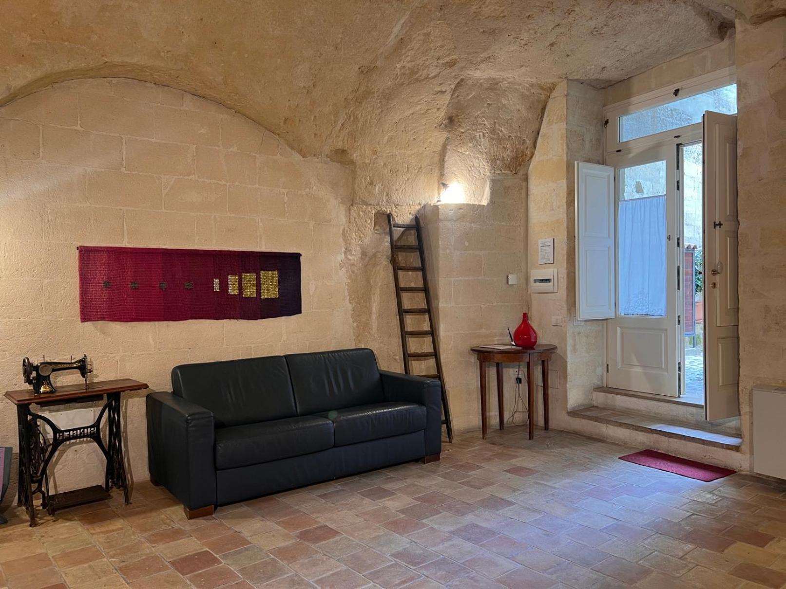 Superior Suite - Photo 11