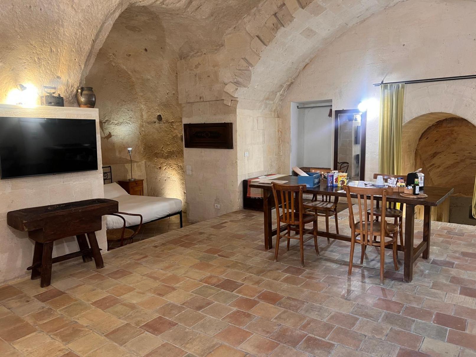 Superior Suite - Photo 12