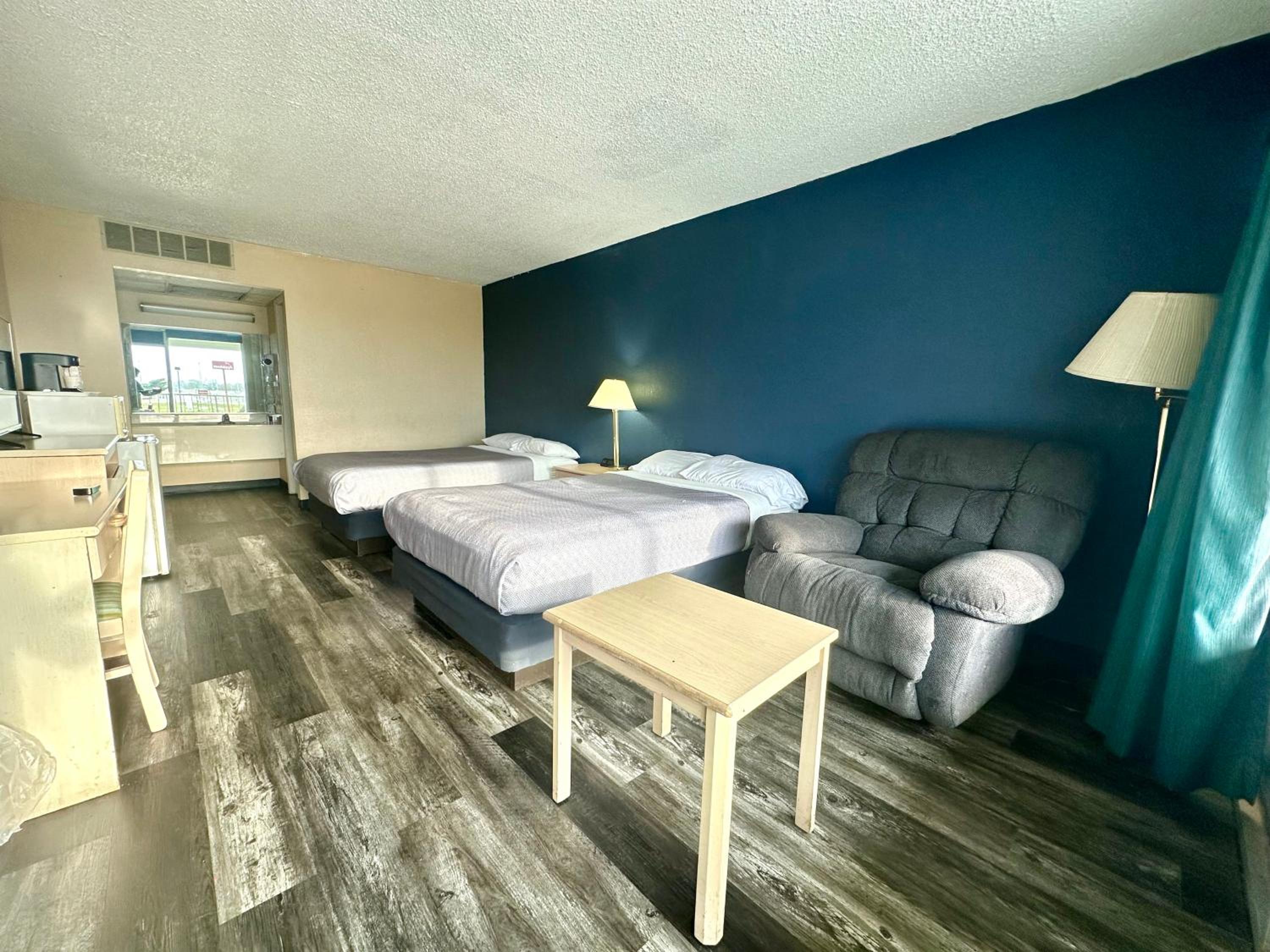 Double Room with Two Beds - Non-Smoking photo 2