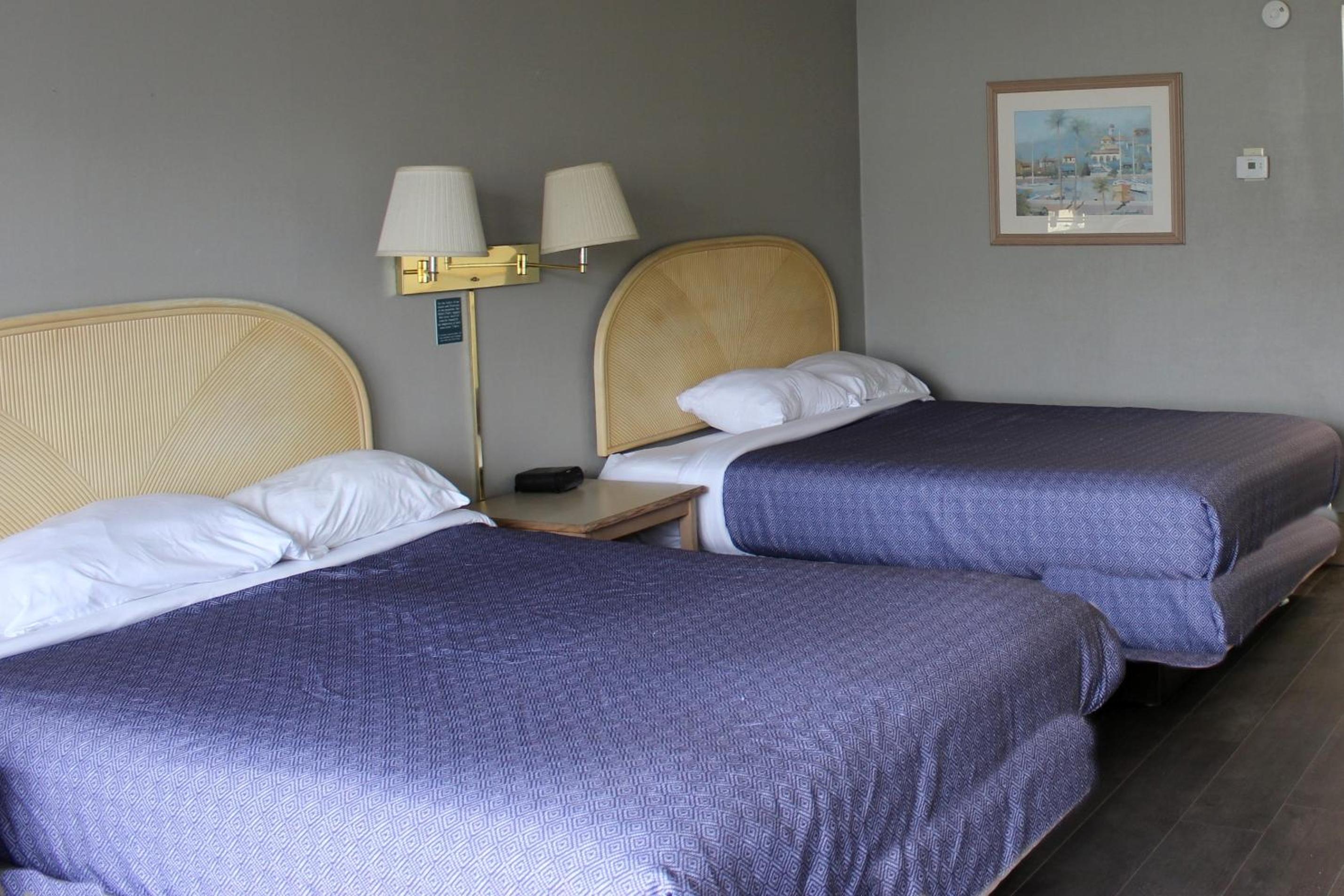 Double Room with Two Beds - Non-Smoking photo 3
