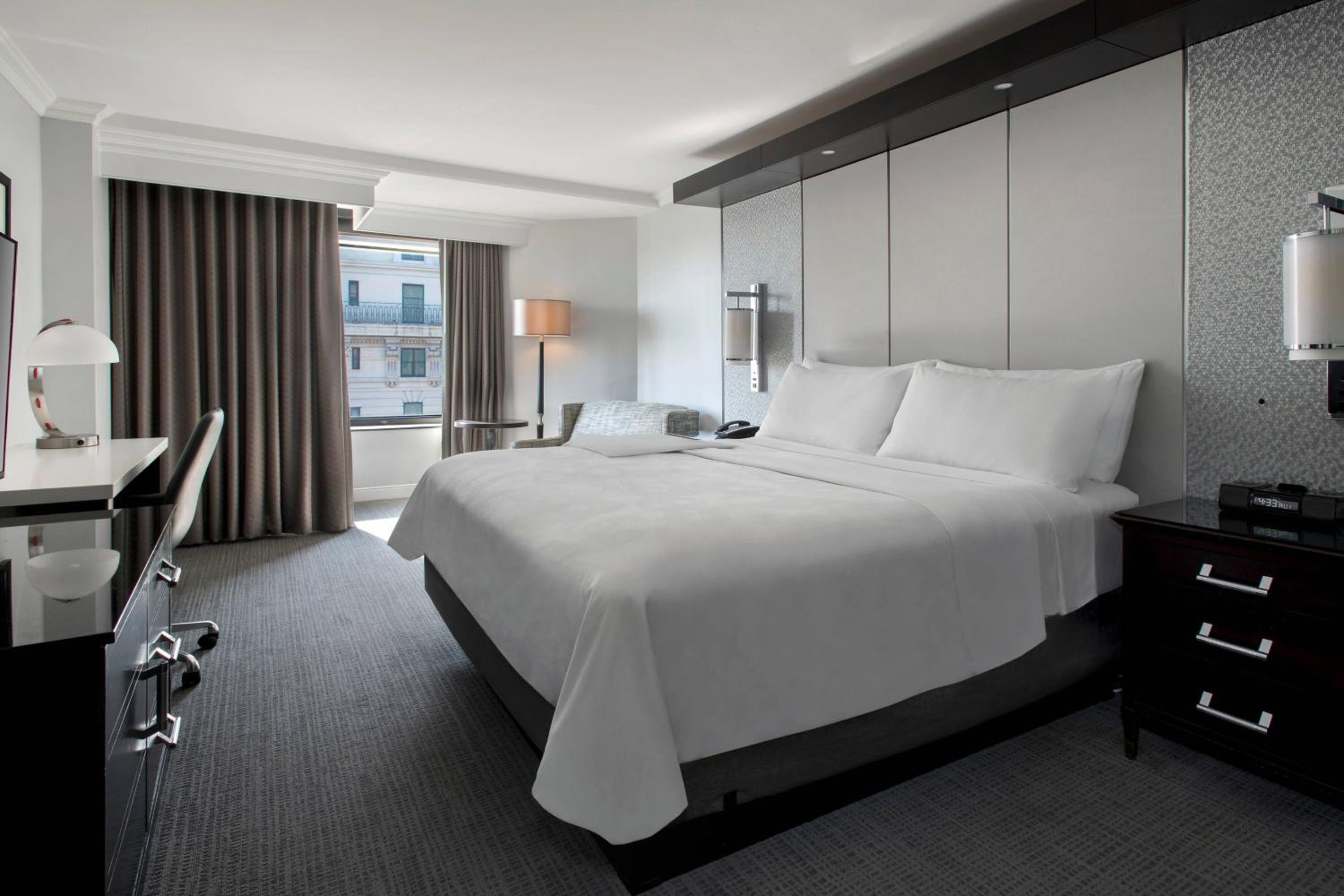 King Room with Roll-in Shower - Mobility Accessible photo 1