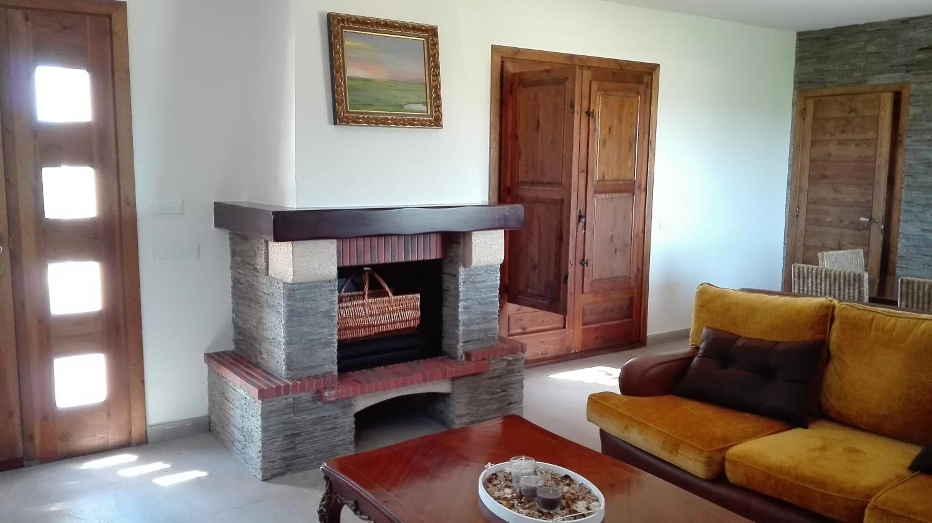 Four-Bedroom House - Photo 3
