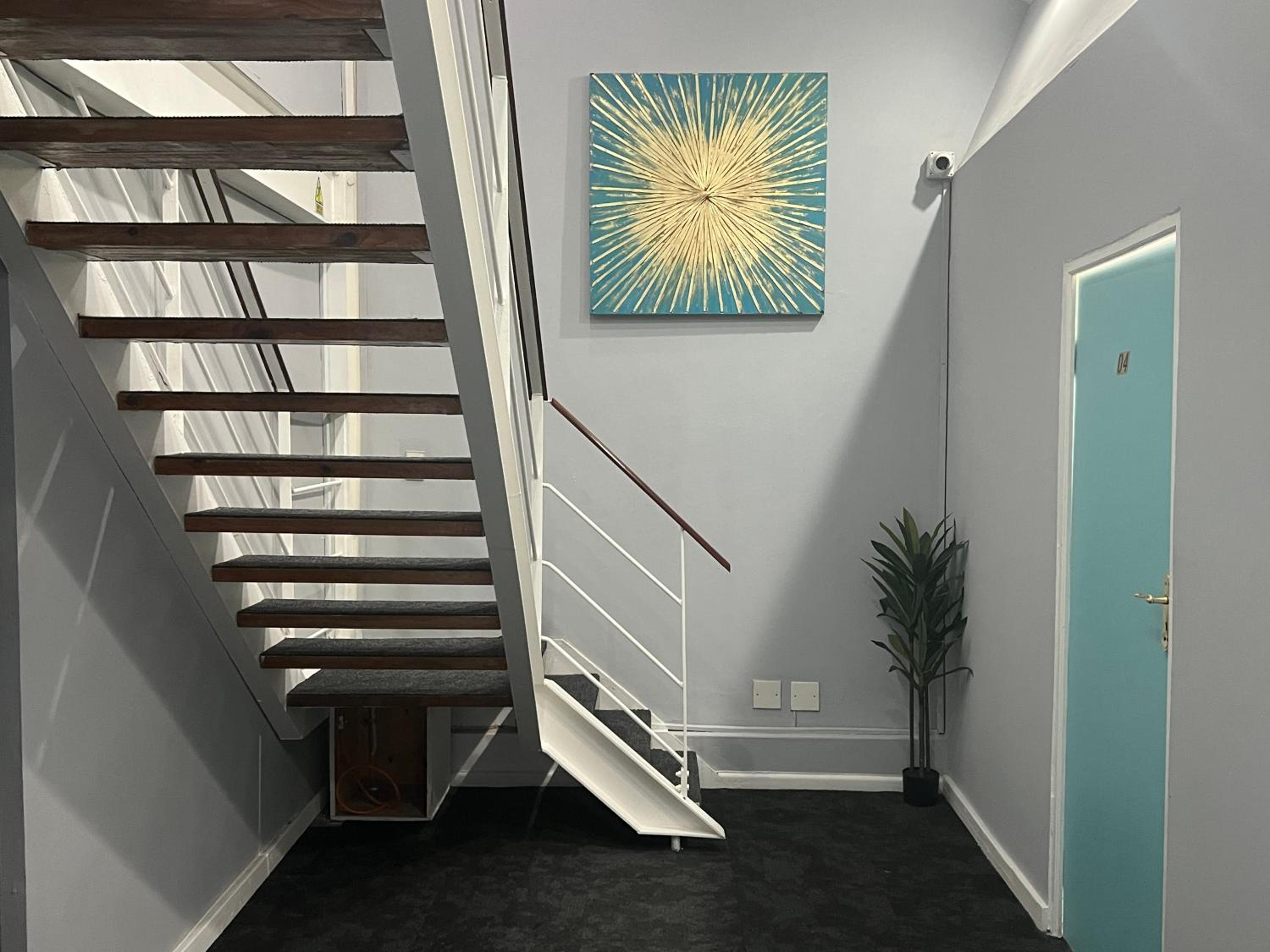 Deluxe Family Suite - Photo 8