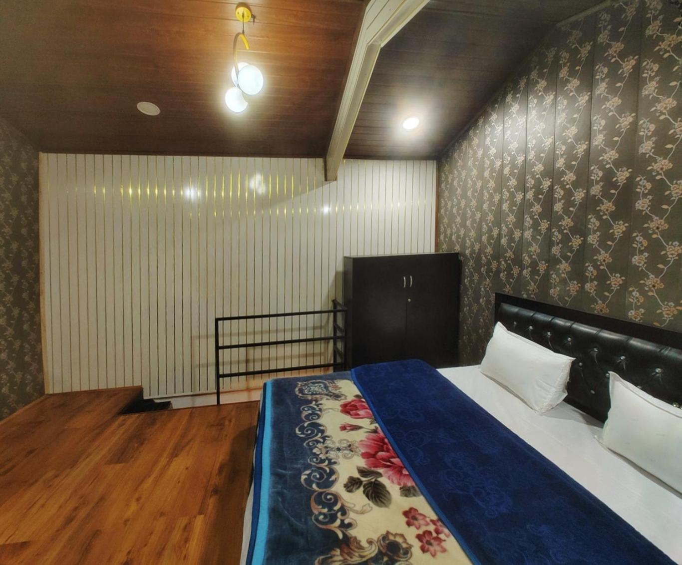 Suite With Mountain View