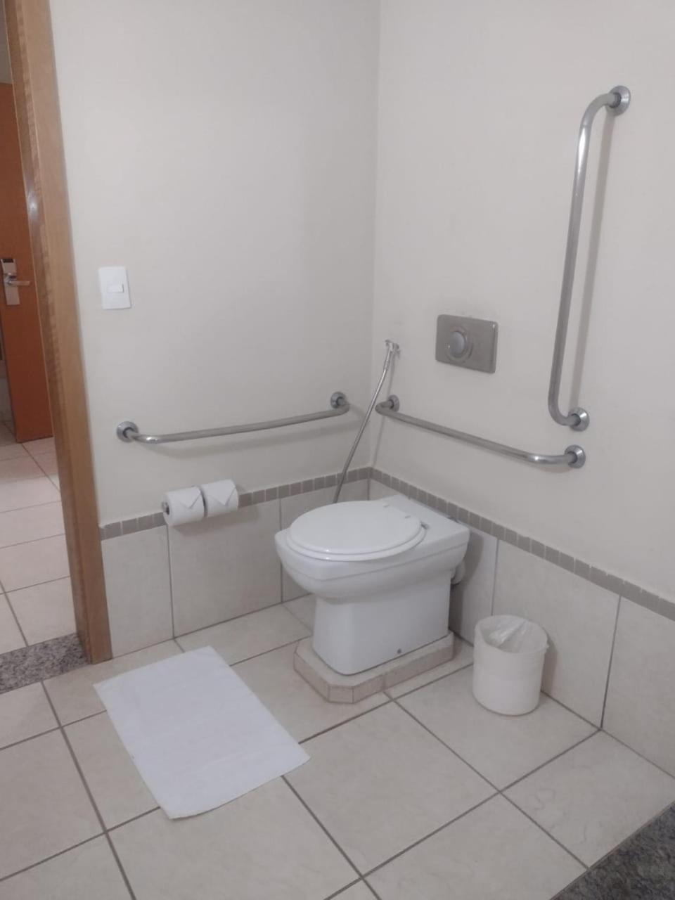 Queen Room - Disability Access photo 2