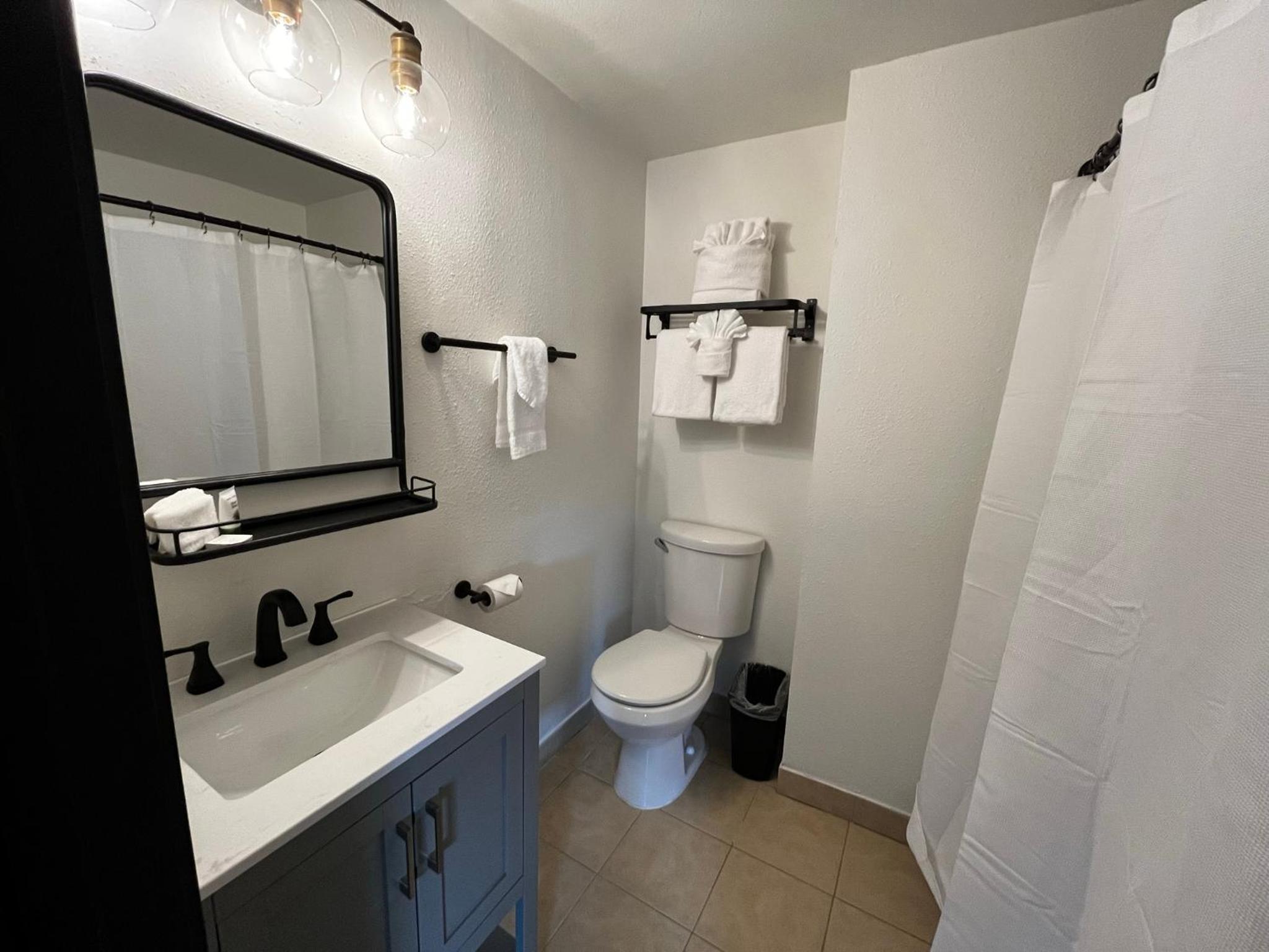 Standard King Room photo 2