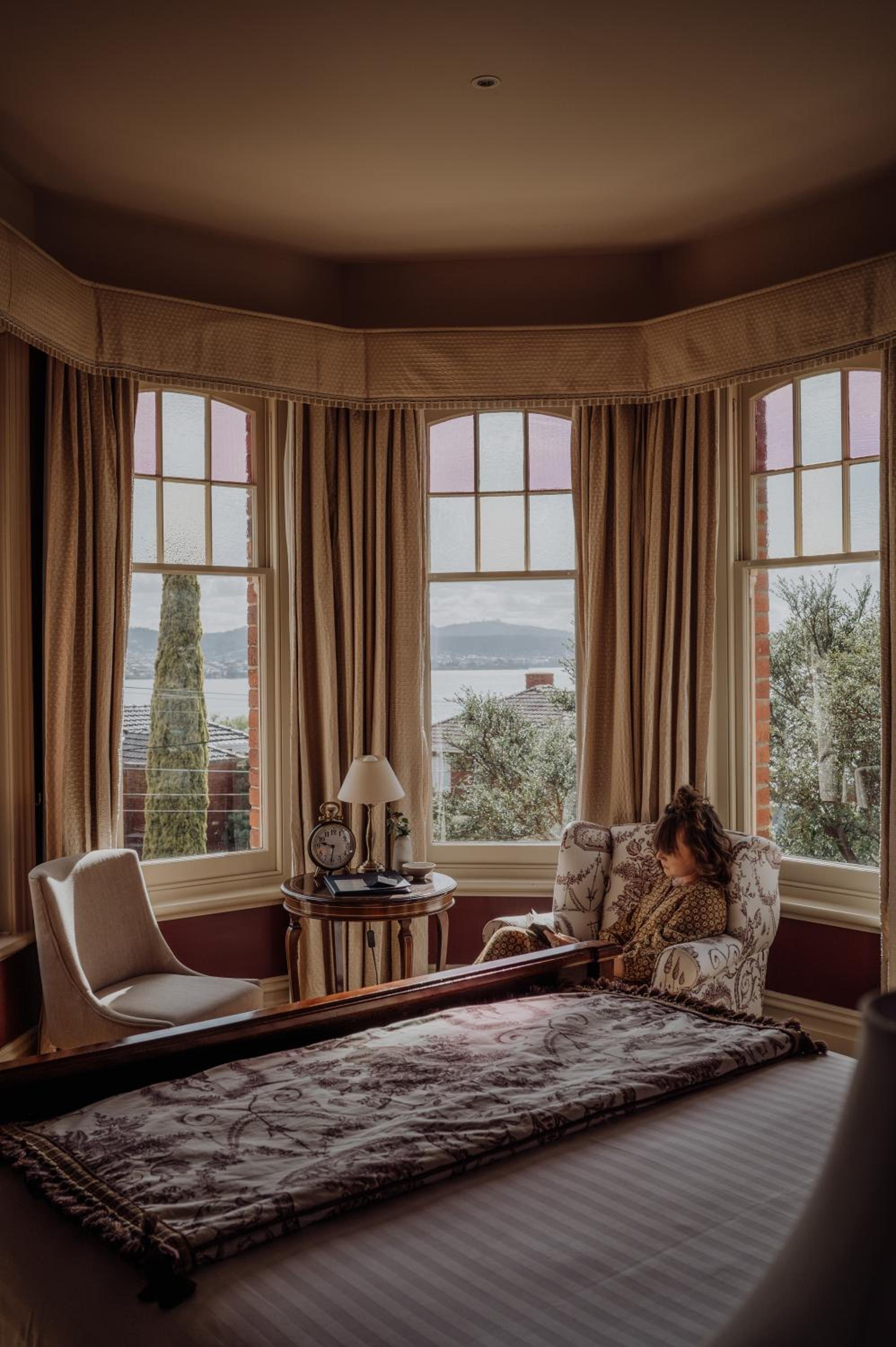 Queen Waterview with Bath – The Mabel photo 1