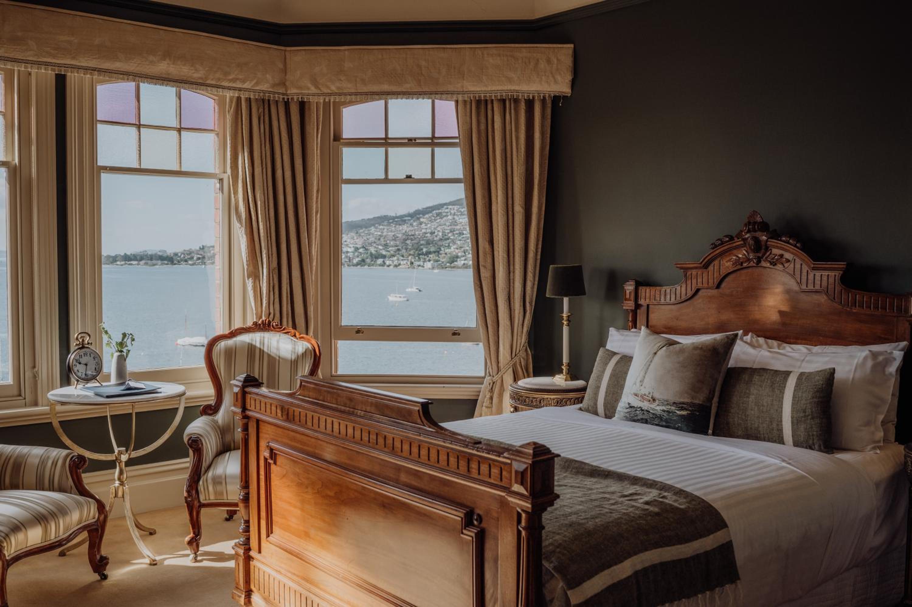 Queen Waterview – The Knopwood photo 1